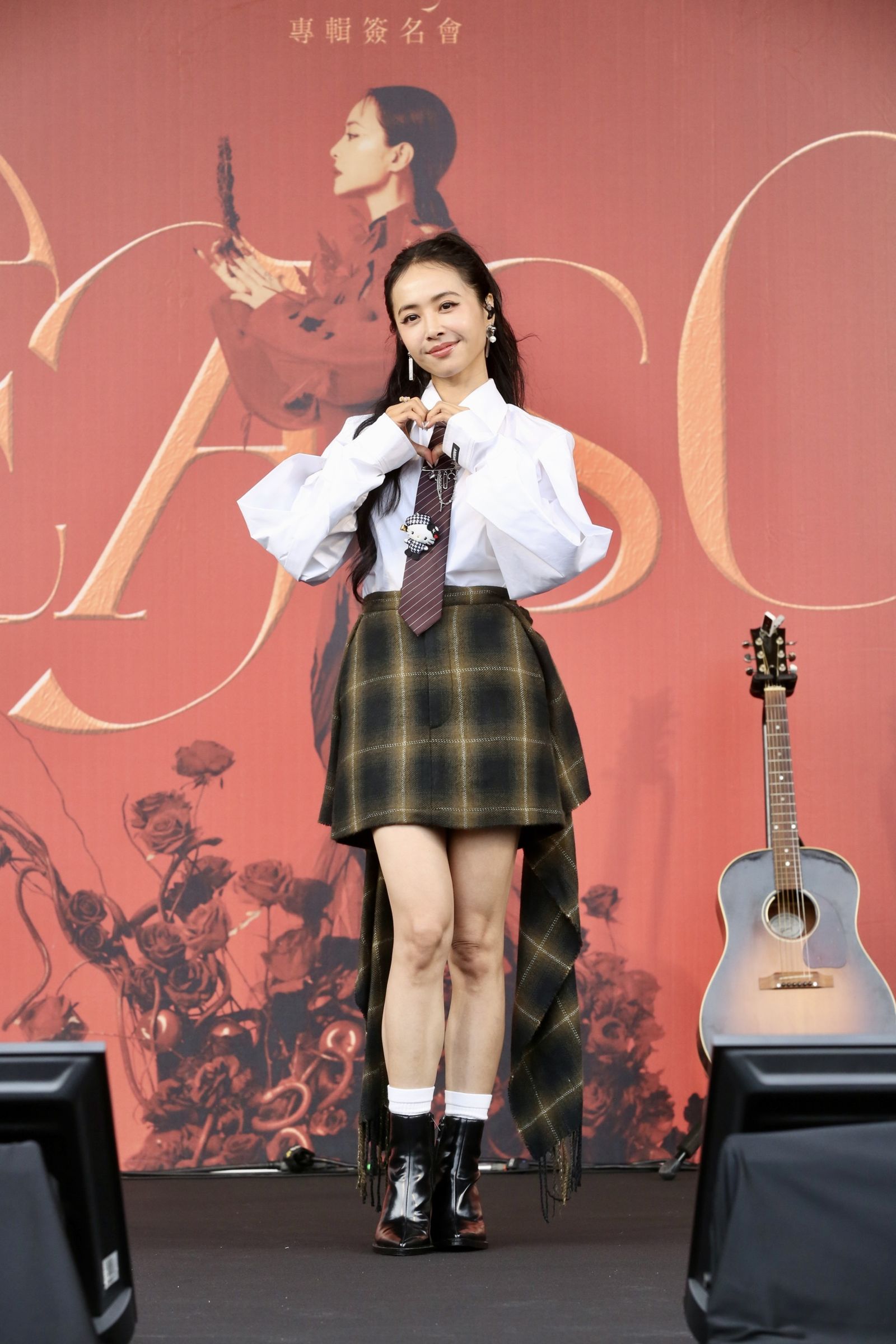 蔡依林2日在北流舉辦簽唱會，現場吸引逾5000名歌迷排隊守候。董孟航攝