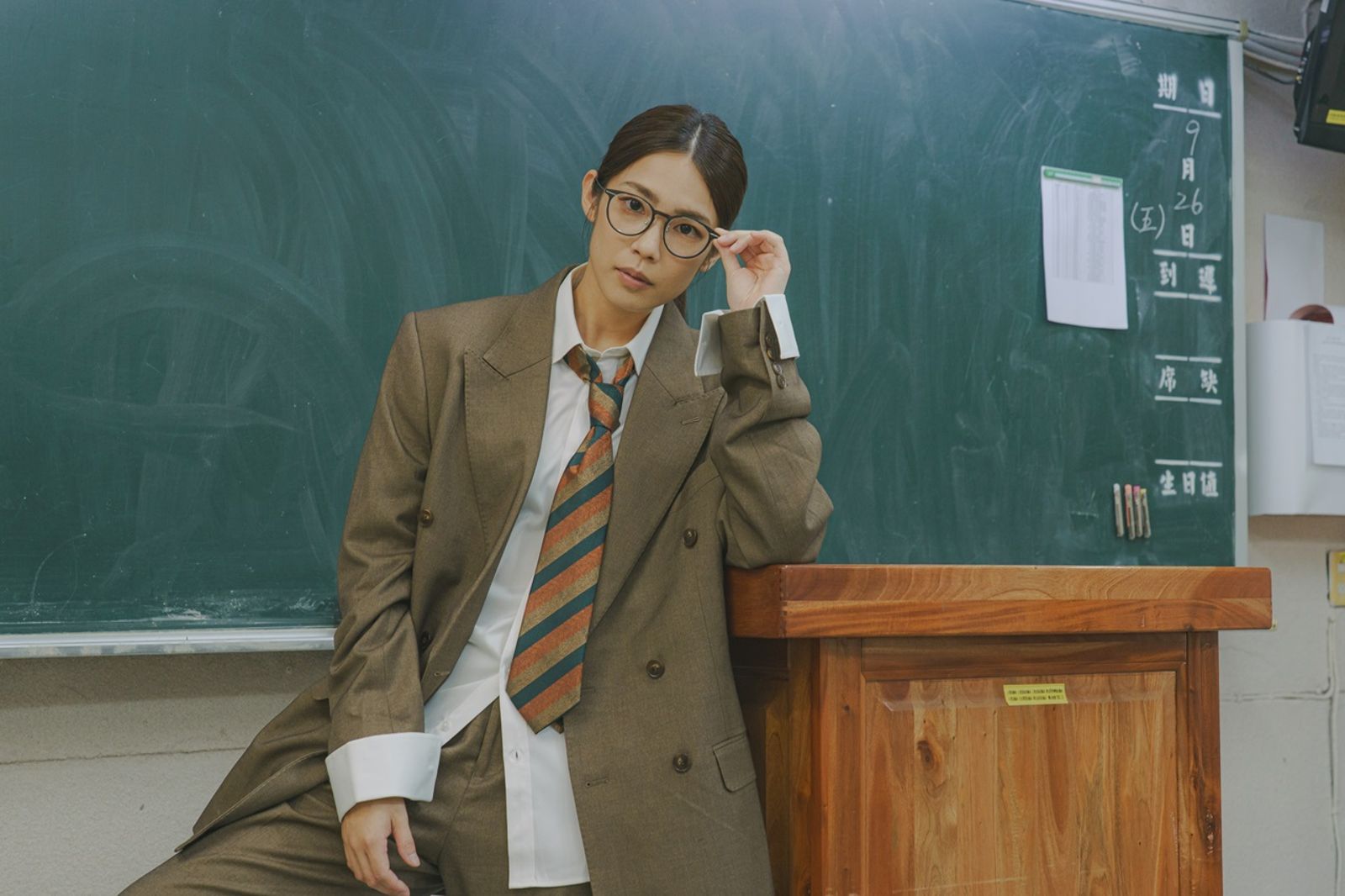 宇宙林思宇以「凶狠第八節代課老師」強勢登場。小公視提供
