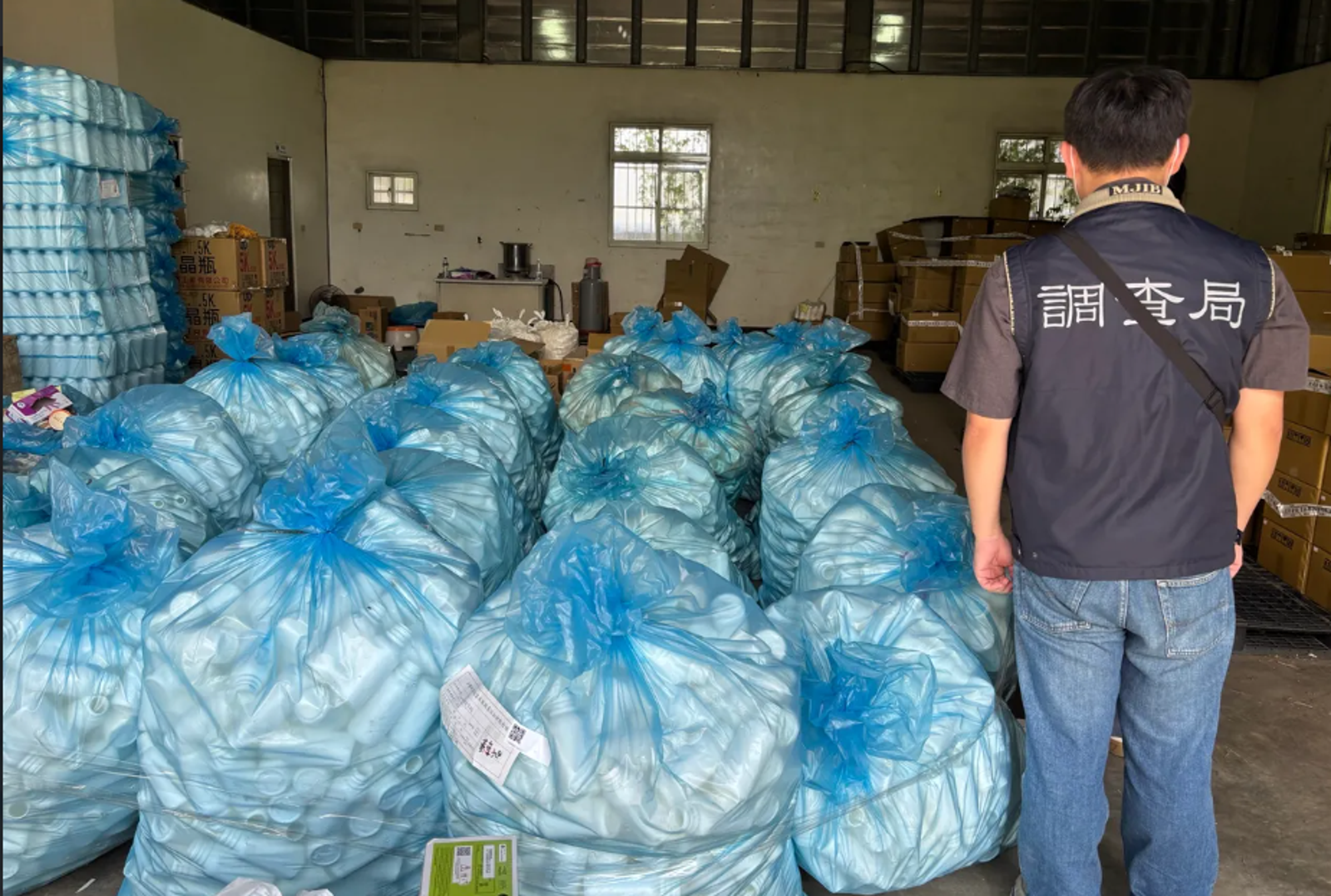 偽農藥製造工廠隱身在雲林斗南、虎尾郊外鐵皮屋內。讀者提供
