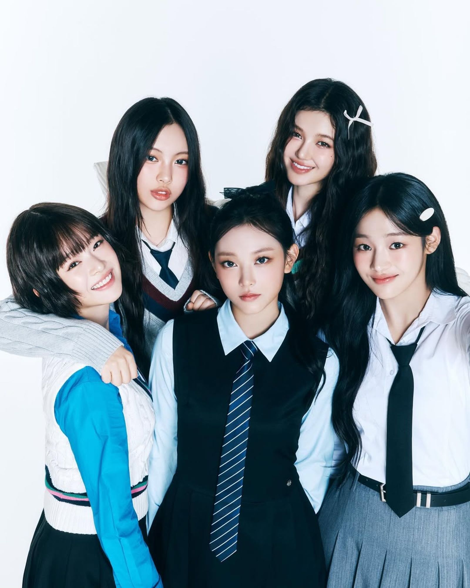 NewJeans因合約糾紛無法登上舞台表演,就連靠近公司都會心悸不適,已在吃憂鬱症用藥。翻攝IG@newjeans_official