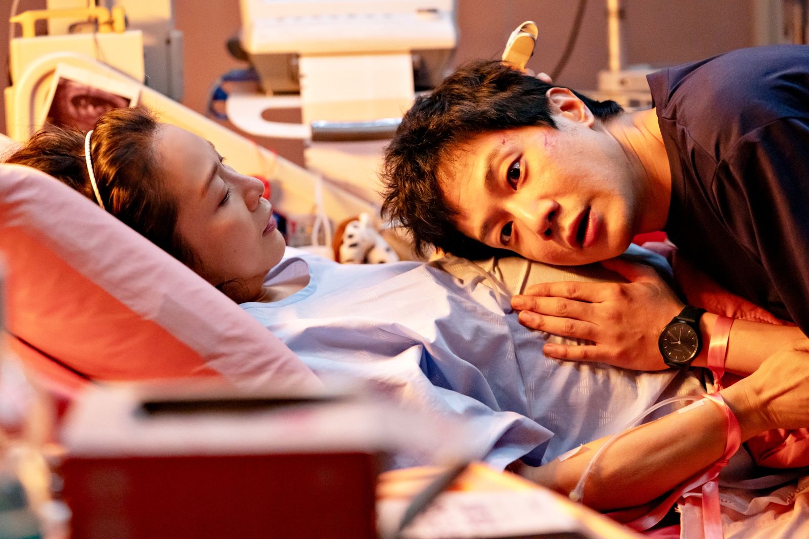 劉若英、薛仕凌在《我們意外的勇氣》中,飾演一對因為意外降臨的懷孕而面對人生抉擇的情侶。壹壹喜喜提供