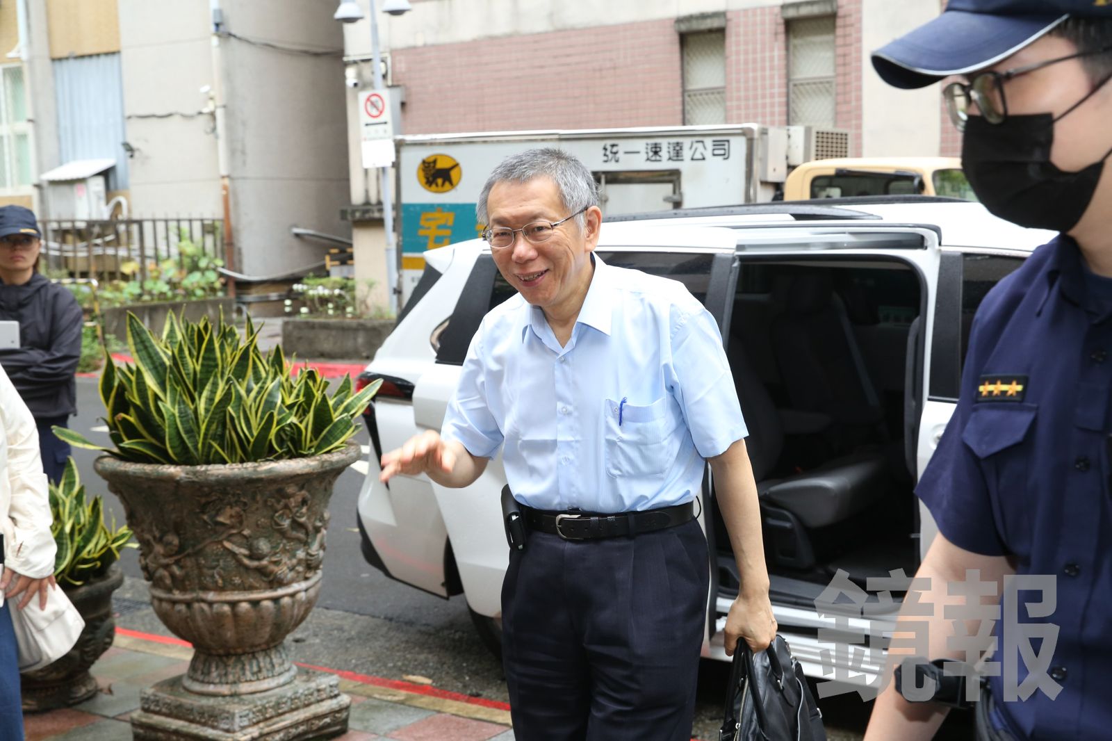 柯文哲重獲自由1個月再現身!笑容回來氣色變好了 今出庭詰問邱復生