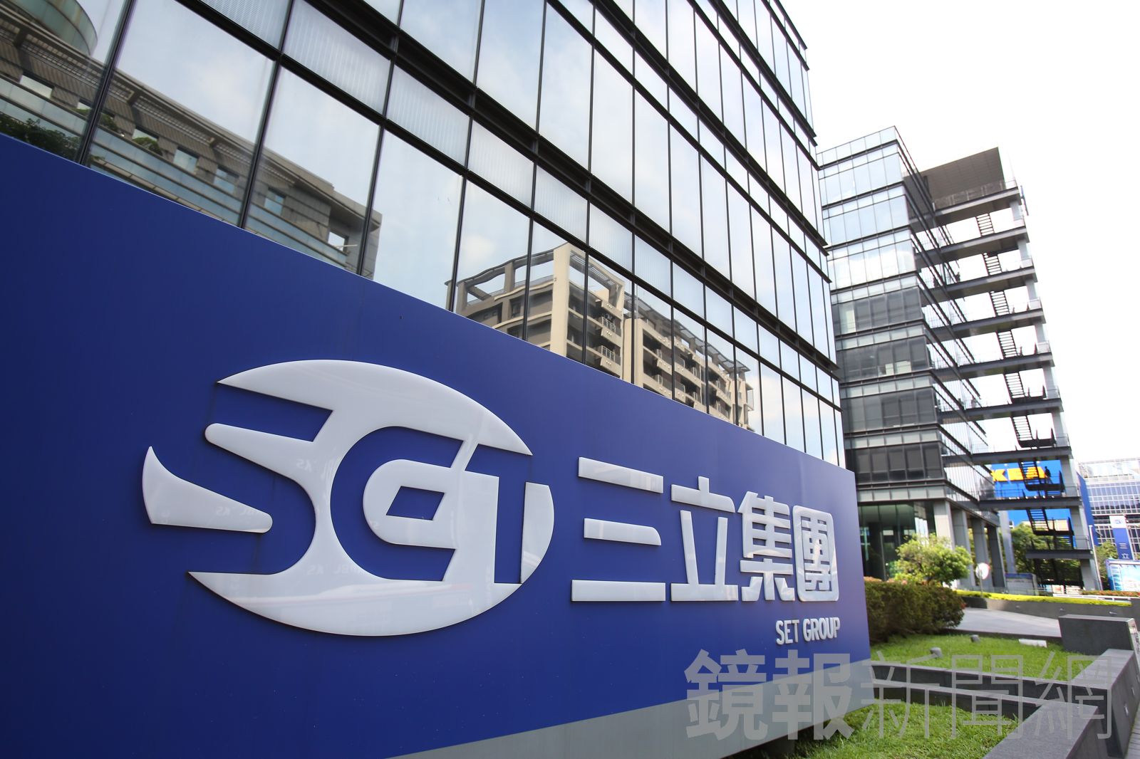 李正皓19日晚間在三立電視台外遭到攻擊。圖／姜永年攝影