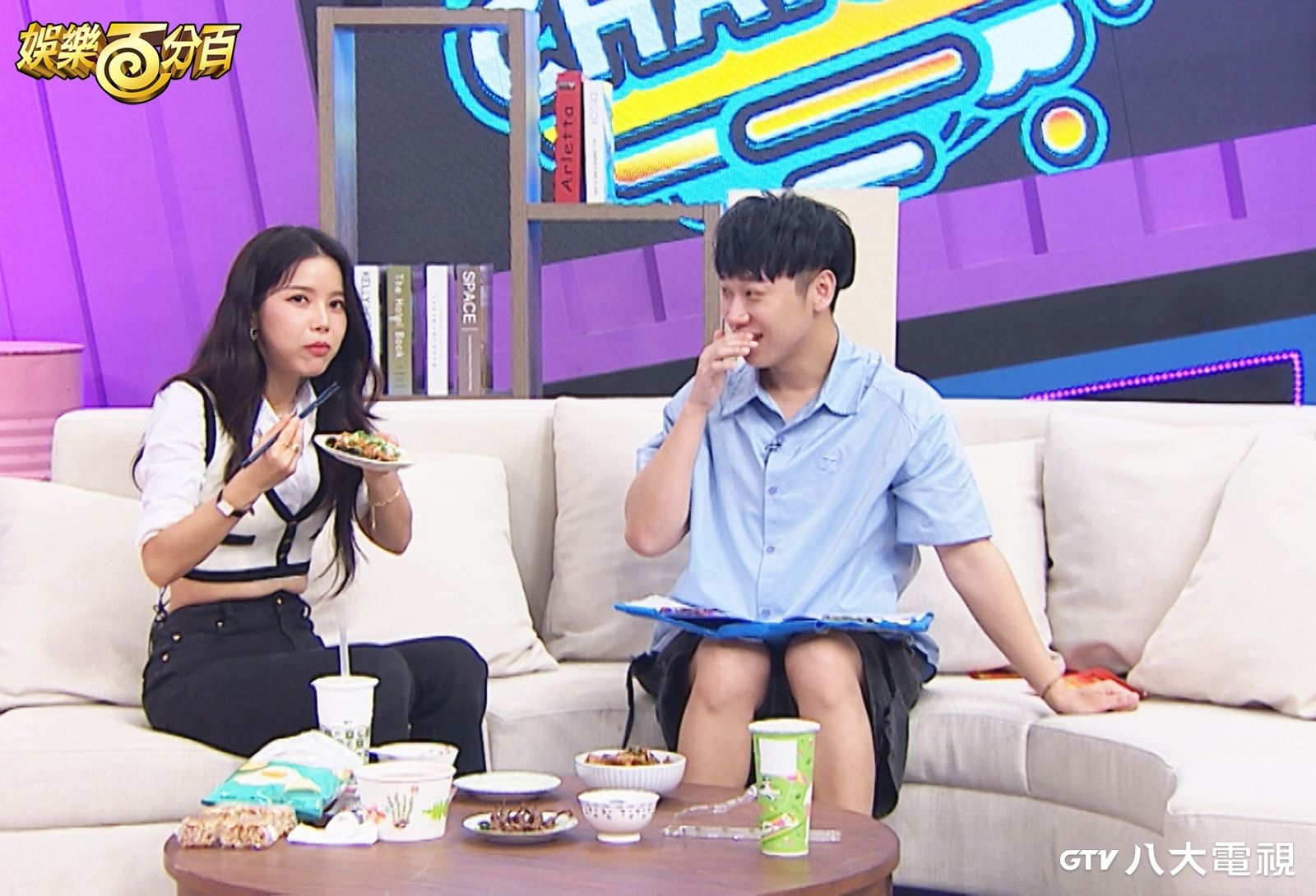 Solar 頌樂（左）挑戰品嚐台灣味，小賴(右)驚呼她有特殊體質。八大電視提供