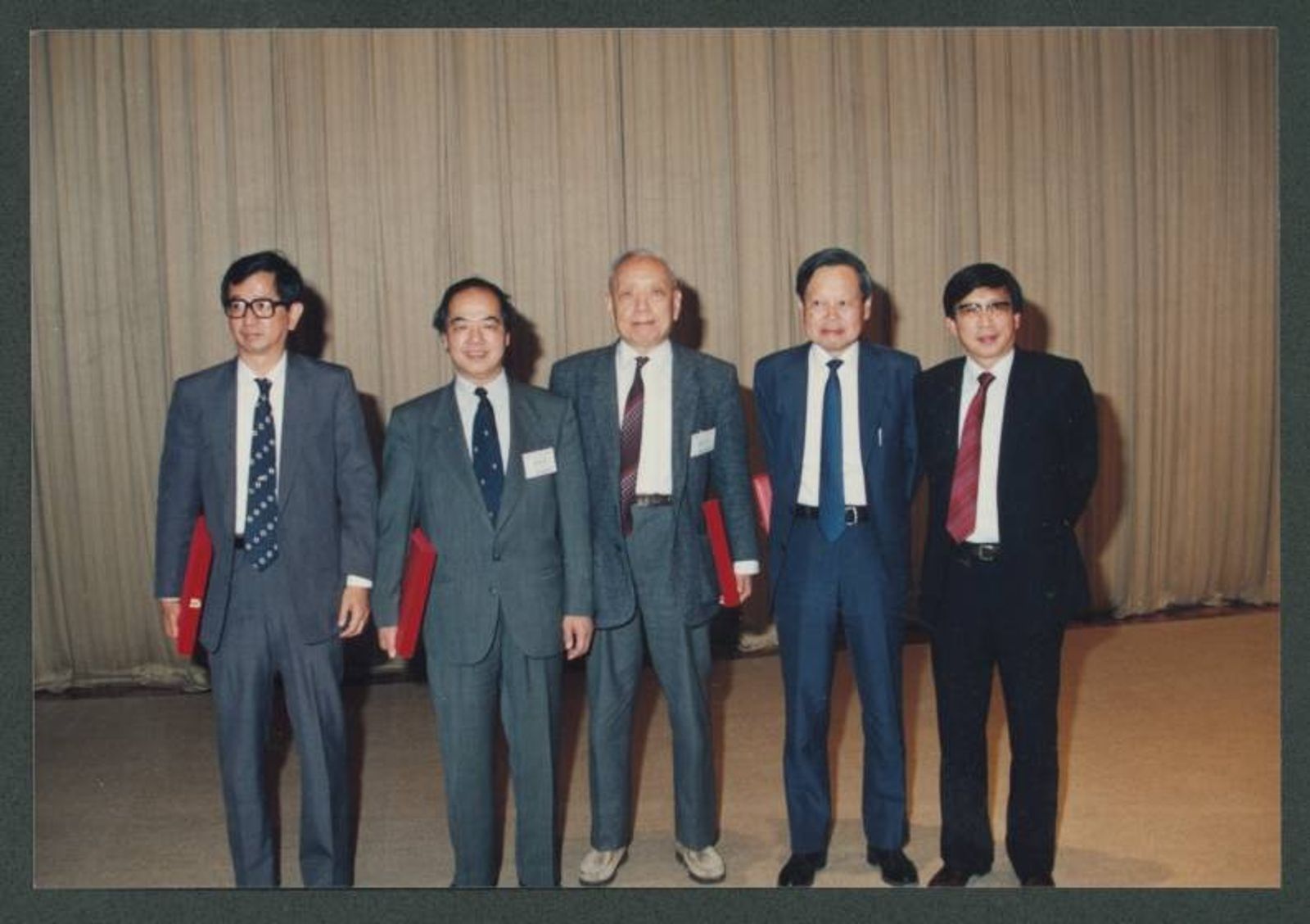 管中閔曬珍貴老照片!楊振寧、李政道交惡30年難得同台 李遠哲也是影中人