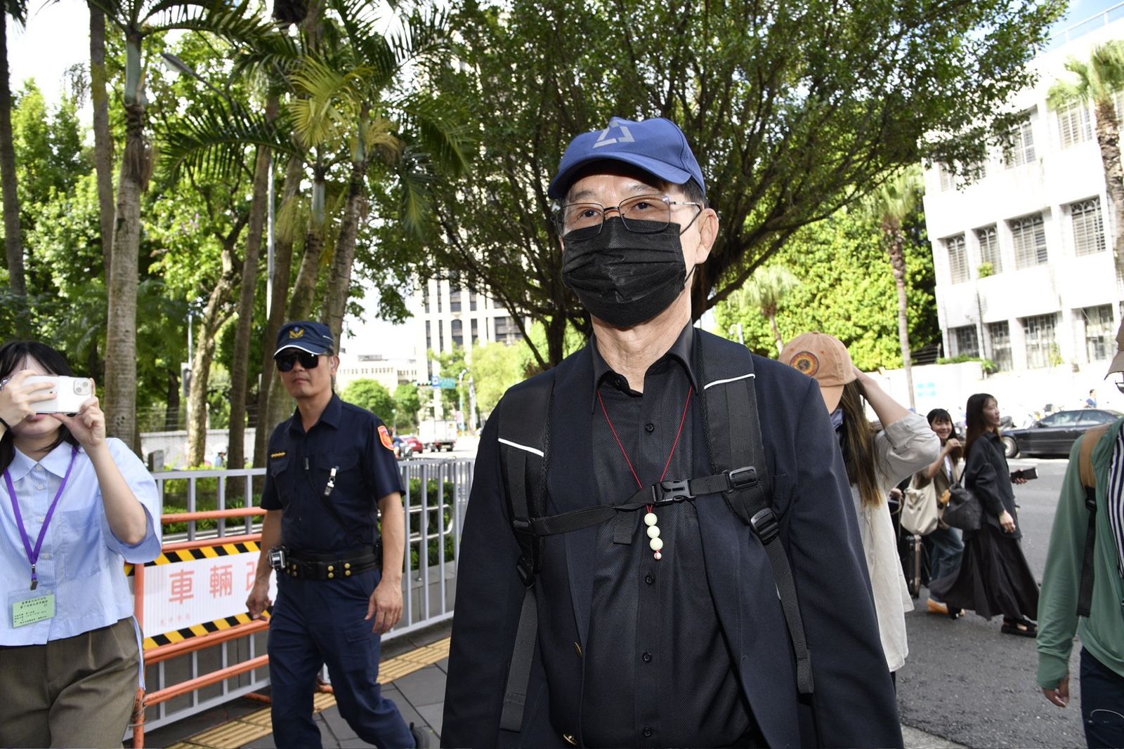 喪妻後首度出庭　彭振聲恐翻供？低調一身黑現身法院