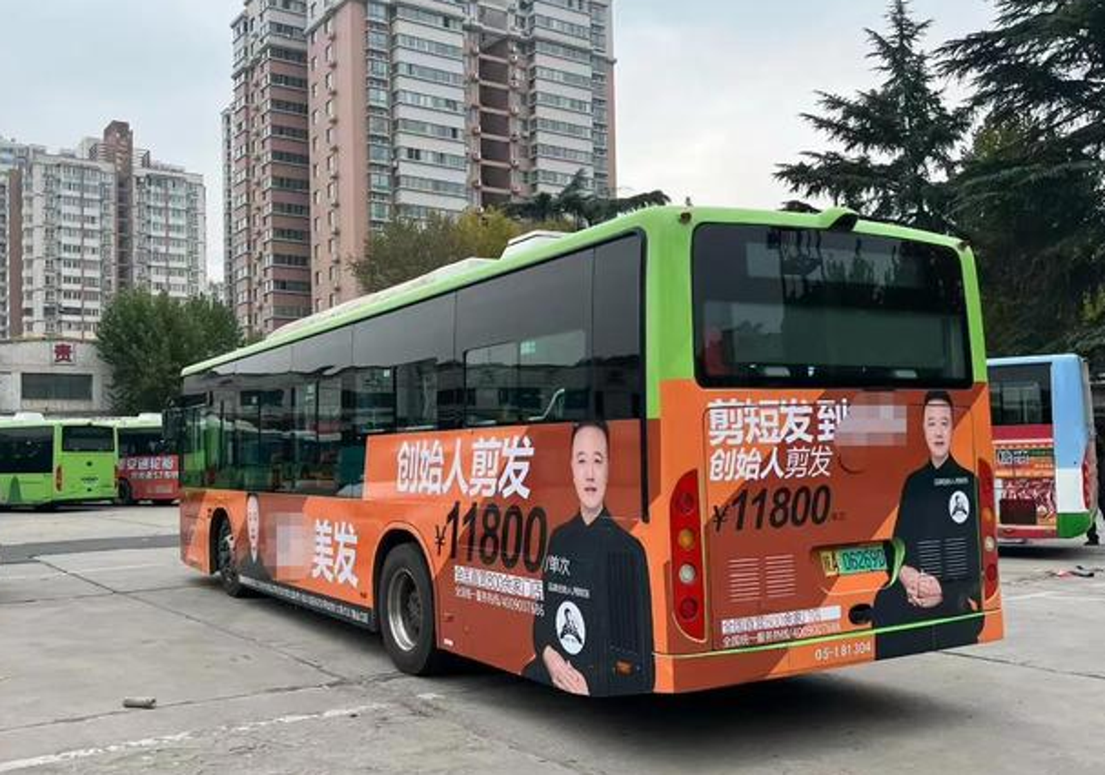 中國超狂髮廊「剪一次5.1萬元」！店家喊預約爆滿：想來要排隊