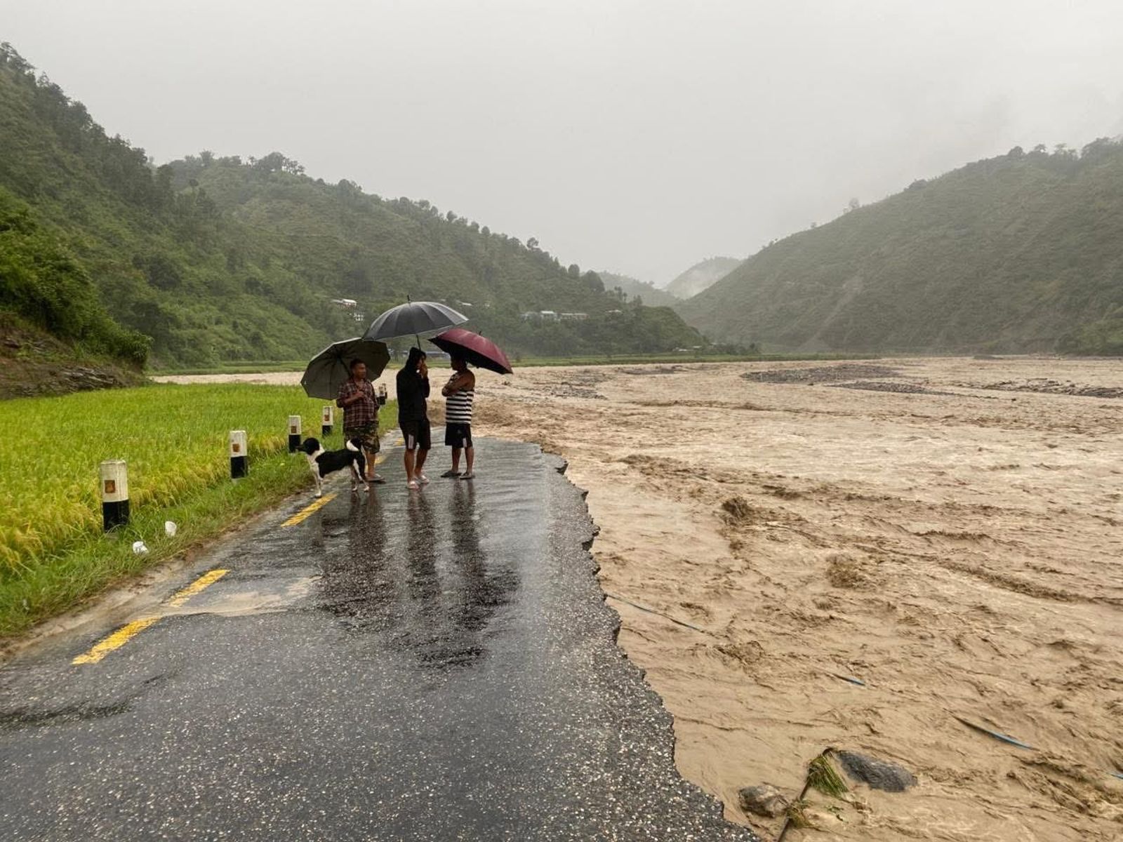 尼泊爾造成多地山崩。圖／翻攝自X