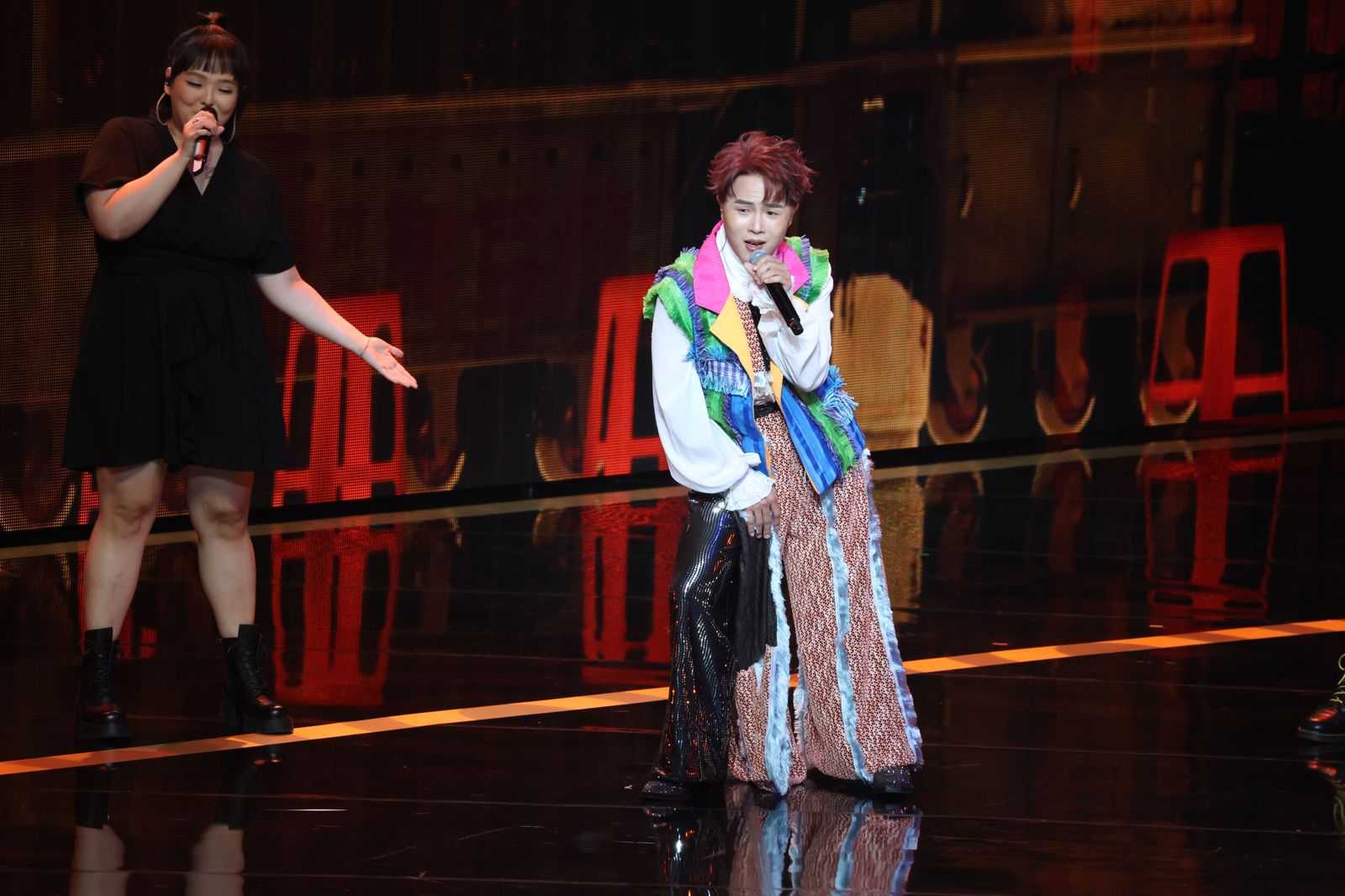 陳孟賢新加坡開唱「收粉絲7萬紅包」 金鐘穿「會呼吸的戰袍」遺憾擦身小S