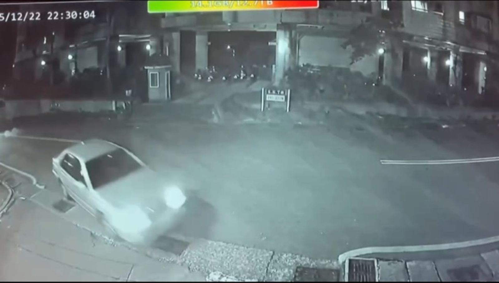 恐怖情殺！不滿小17歲前女友有新歡　毒駕男突襲狠撞「倒車再追殺」