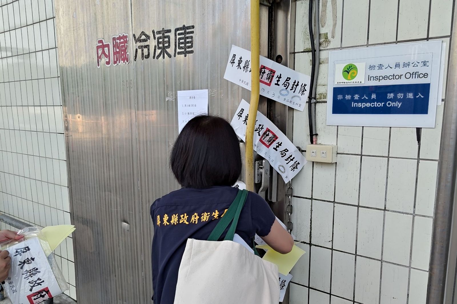 食藥署指出,檢調單位於「百威食品有限公司」工作場所查扣雙氧水,將持續釐清偵辦。圖/食藥署