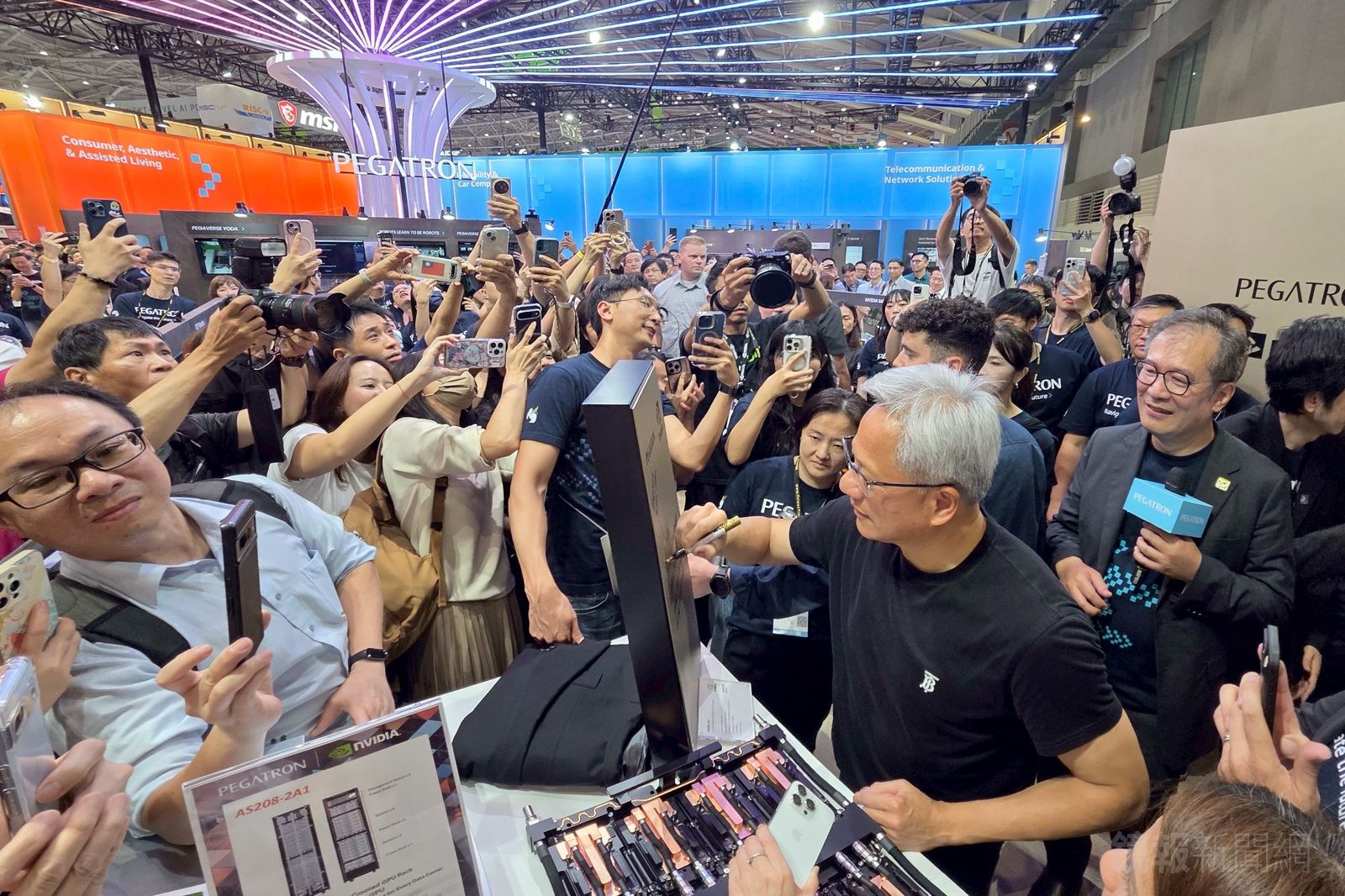 黃仁勳COMPUTEX又「遶境」大讚台灣供應鏈