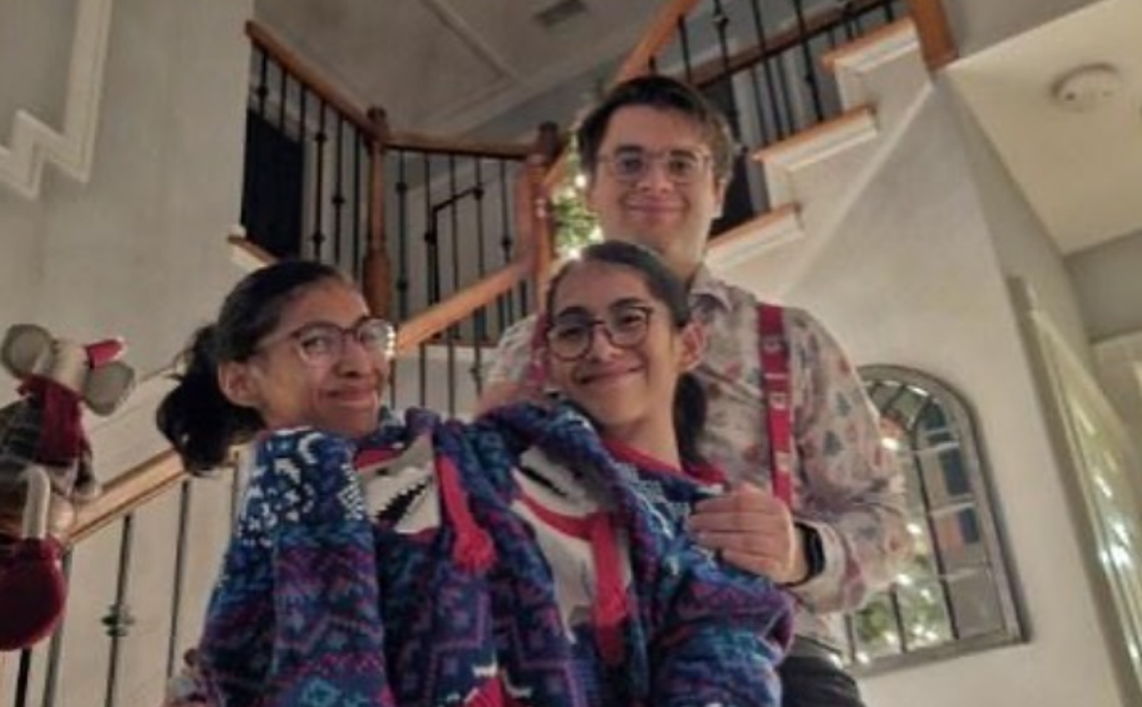 連體嬰姊妹共用下半身……姊姊結婚了　親回網友辛辣提問