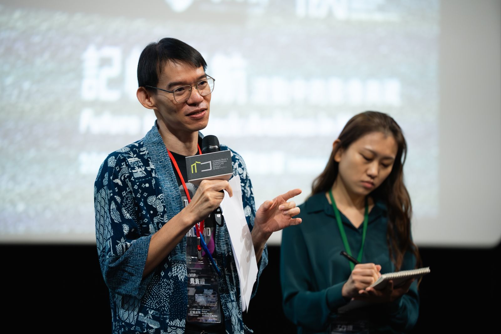 泰國電影資料館副館長山猜・喬提羅薩尼，在國際講座「走進泰國電影資料館：歷史、使命與未來之旅」中分享「純手工」在電影修復典藏的工程不可取代。國家影視聽中心提供