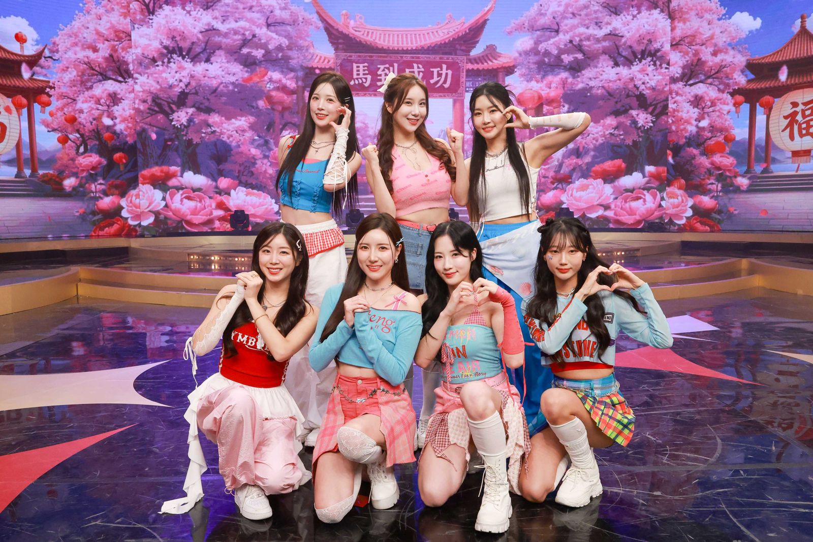 「韓國啦啦隊」三組表演大開紅盤。民視提供