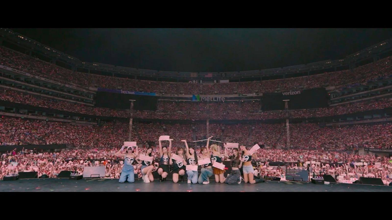 娜璉登高雄啤酒節、子瑜念中文信都收錄! TWICE十週年電影在台票房稱冠