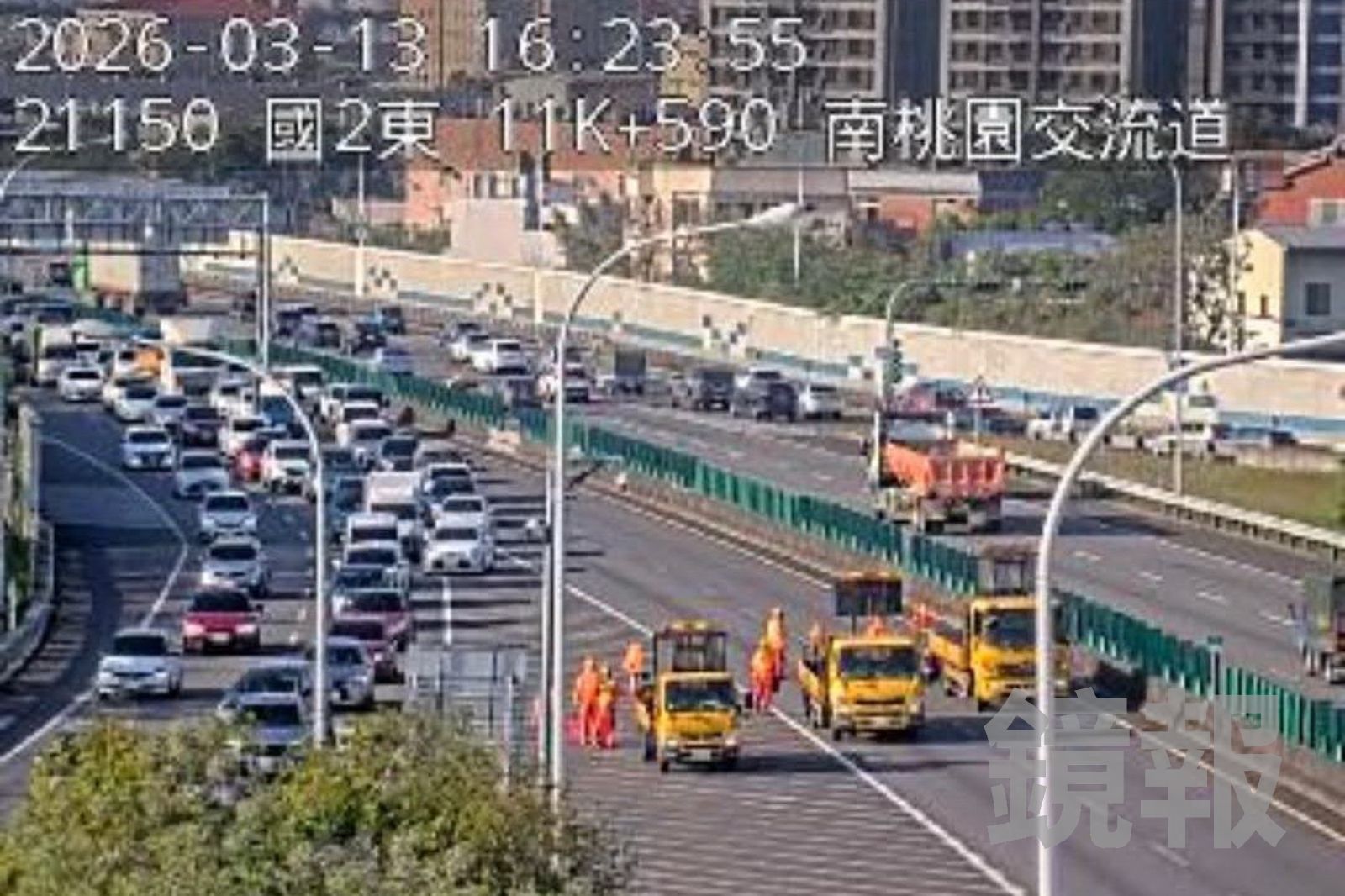 後方車流嚴重回堵,國道警方引導下交流道。翻攝國道即時路況監視器