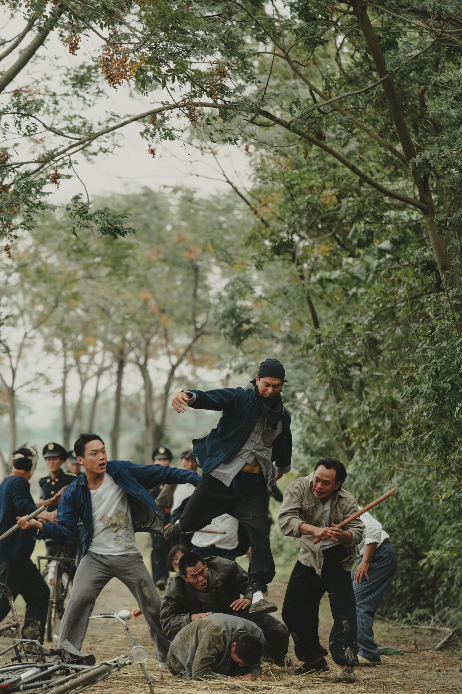 劉冠廷化身真實人物原型、號稱「廖添丁二世」的飛賊高金鐘,在片中飛簷走壁、劫富濟貧,登場氣勢逼人。華文創提供