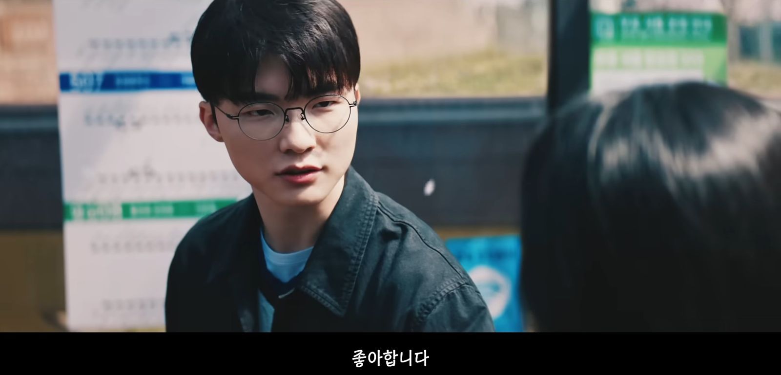 Faker在廣告中向Karina告白。圖/翻攝自YouTube/Google Play Korea