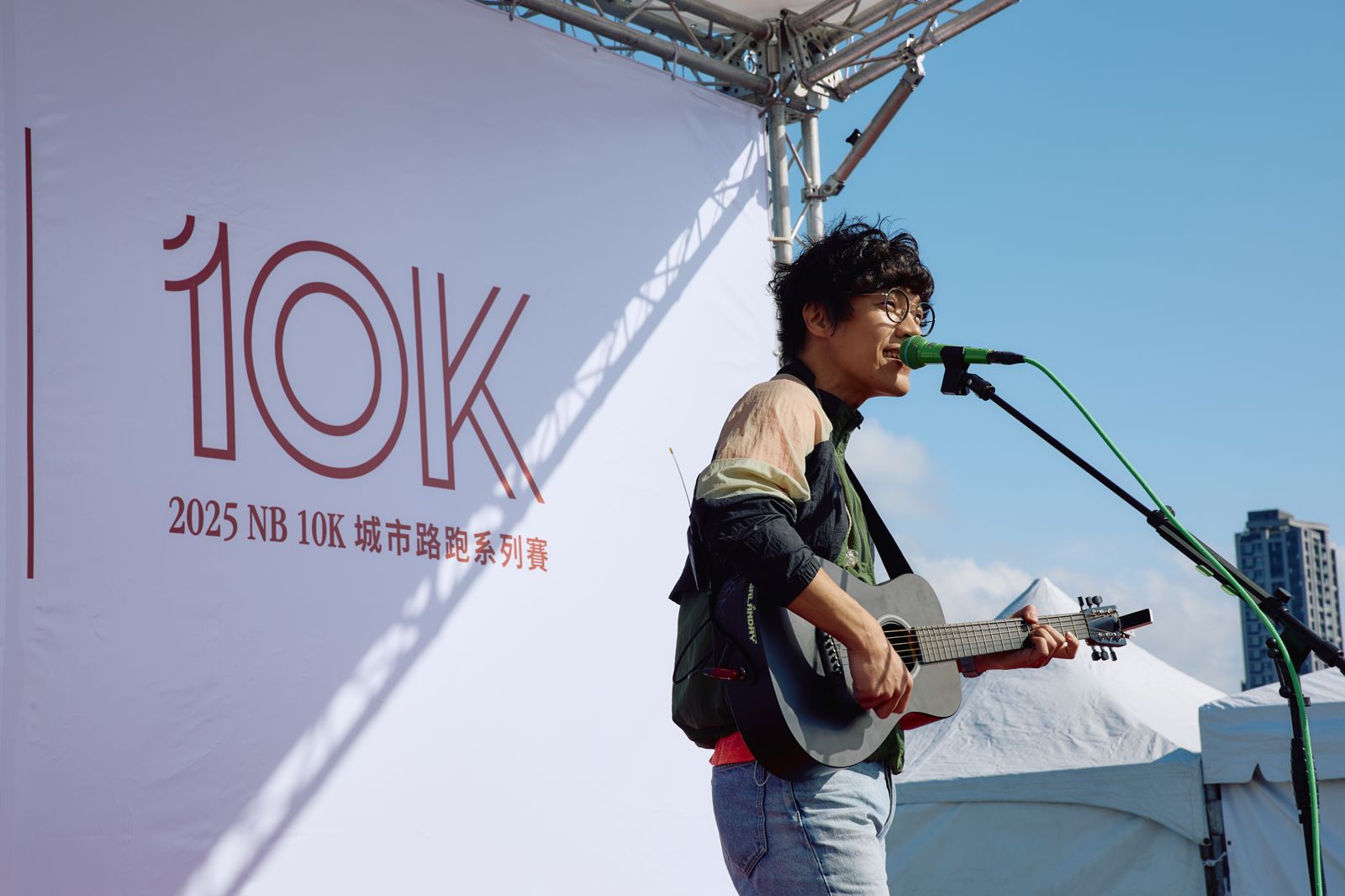 盧廣仲賽後驚喜現身開唱。New Balance提供