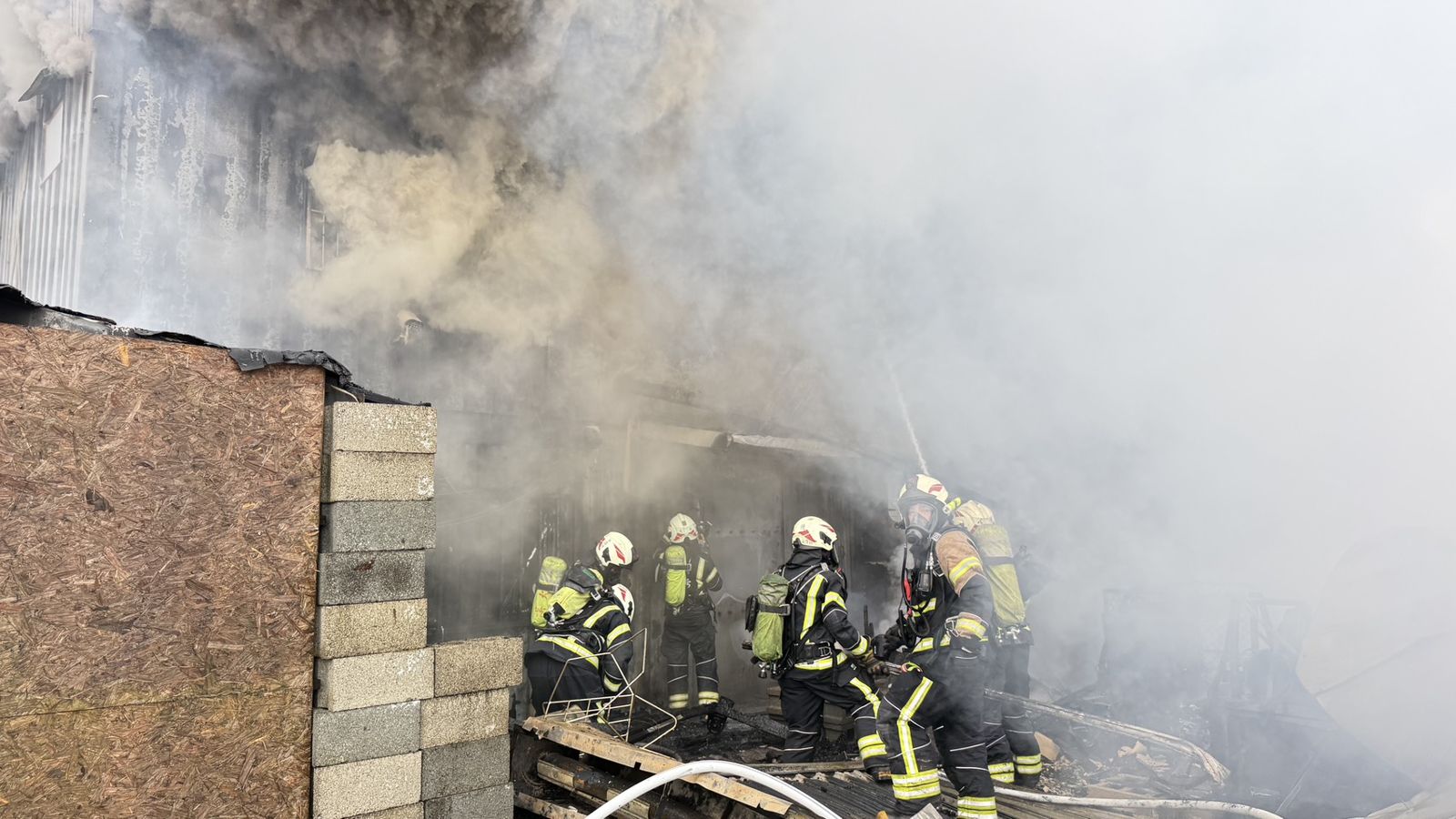 桃園大溪清晨惡火　燒烤店全面燃燒...現場尋獲1焦屍