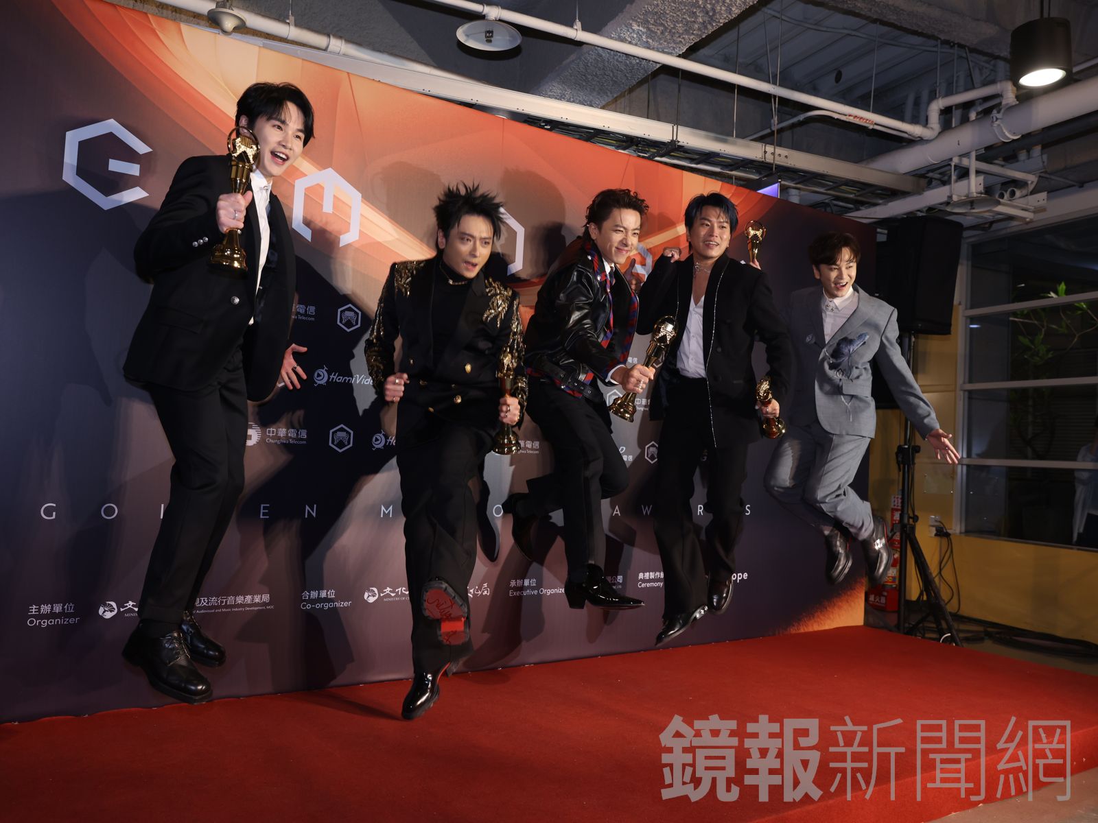 Energy五人缺一不可。攝影組拍攝