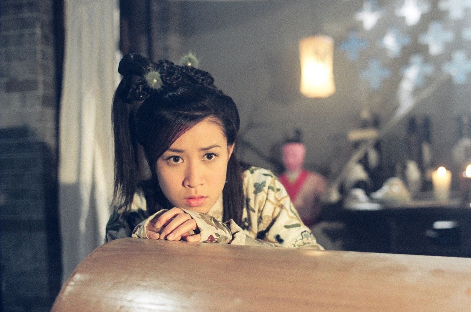 佘詩曼多部戲都含冤入獄，受封「最美女囚犯」。年代提供