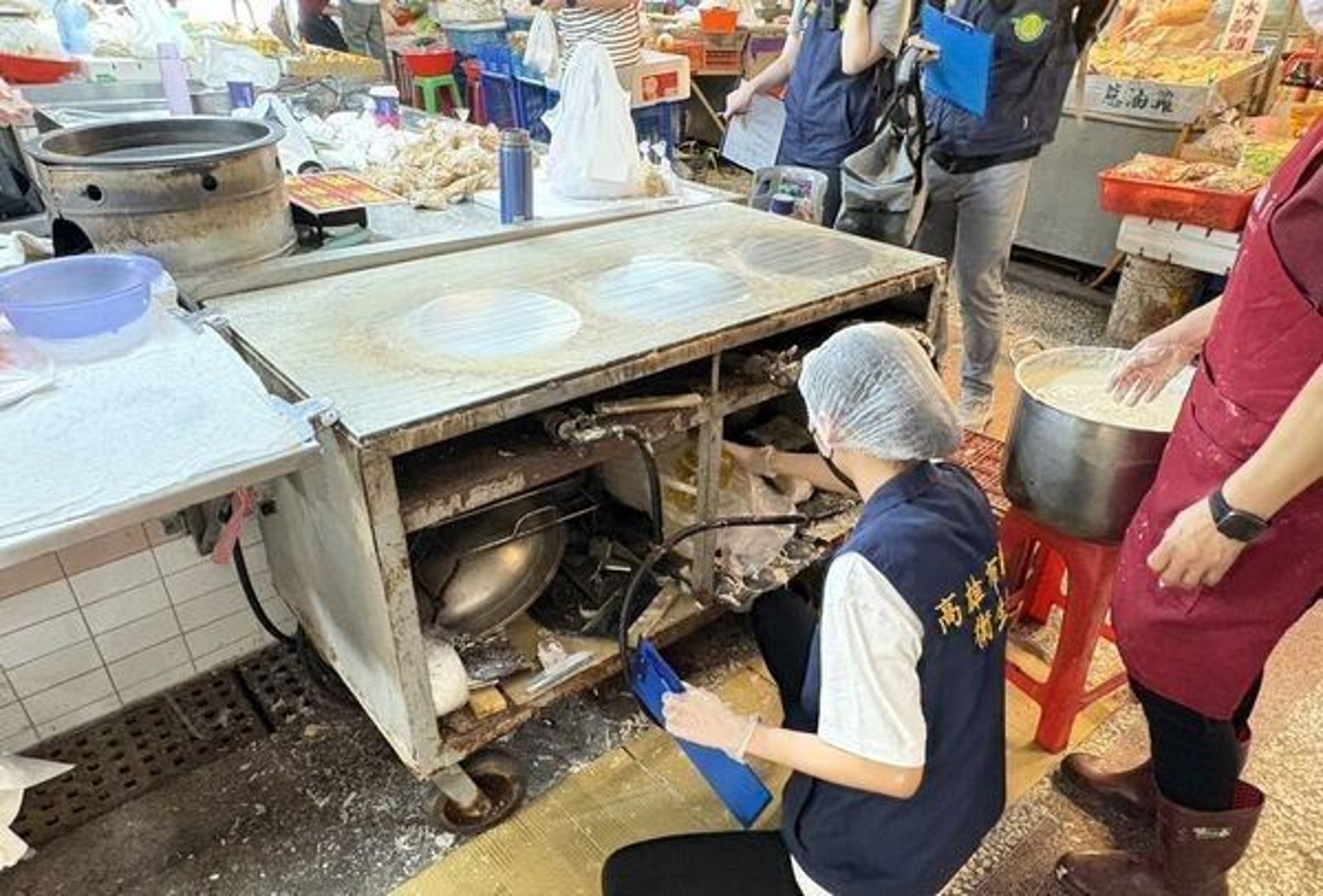 140人受害！正義市場潤餅店「隱匿蛋肉食材」被抓包　衛生局累計重罰144萬