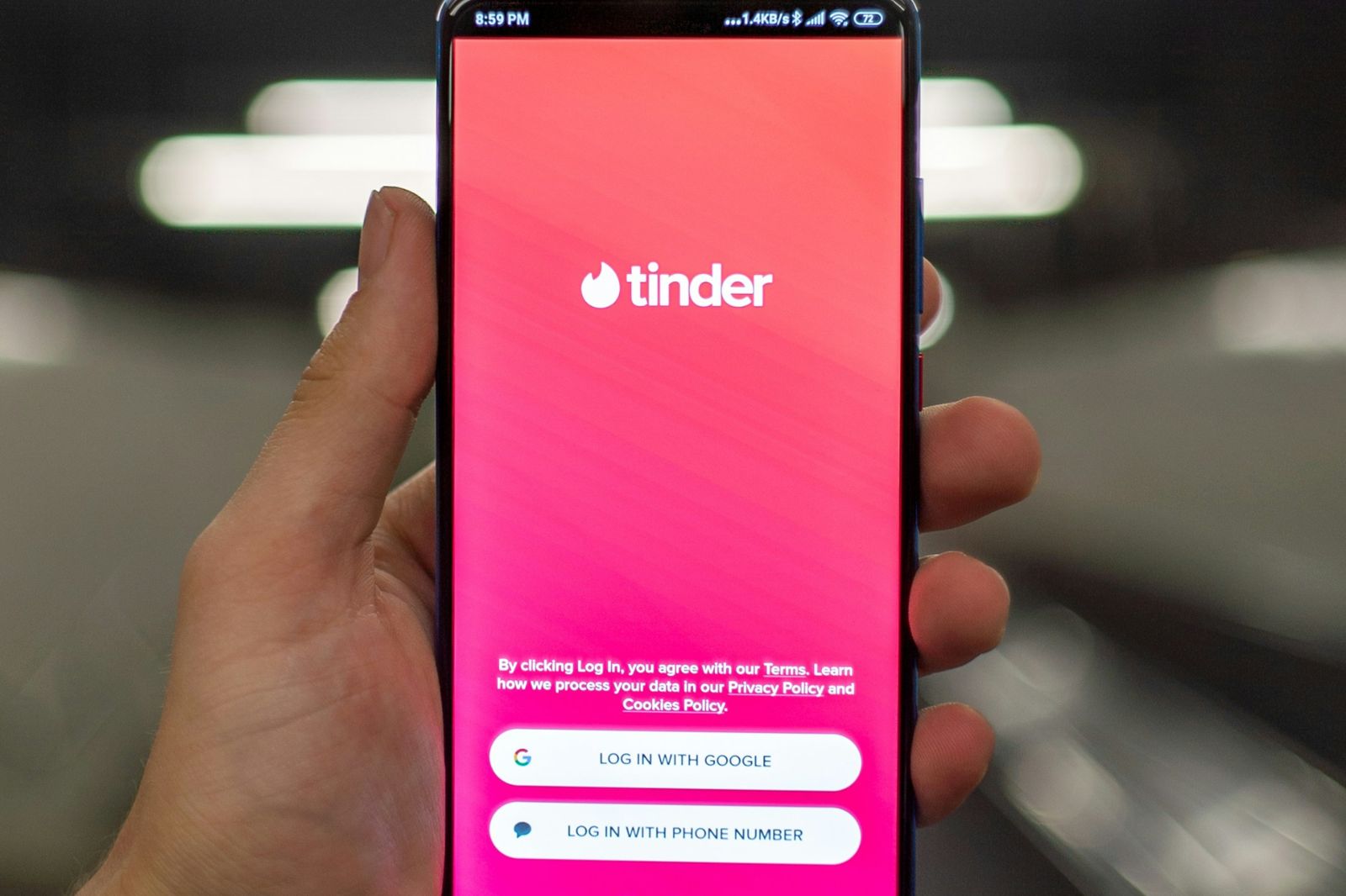 英國蘇格蘭一名透過交友軟體獵豔的詐欺兼強暴犯，因司法疏漏被釋放，未料，他卻在出獄後又將魔爪伸向另10名無辜女性，進行性侵與詐財。示意圖／取自unsplash