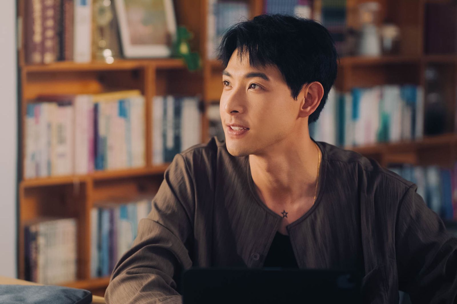 連晨翔在劇中男女都撩。公視+提供