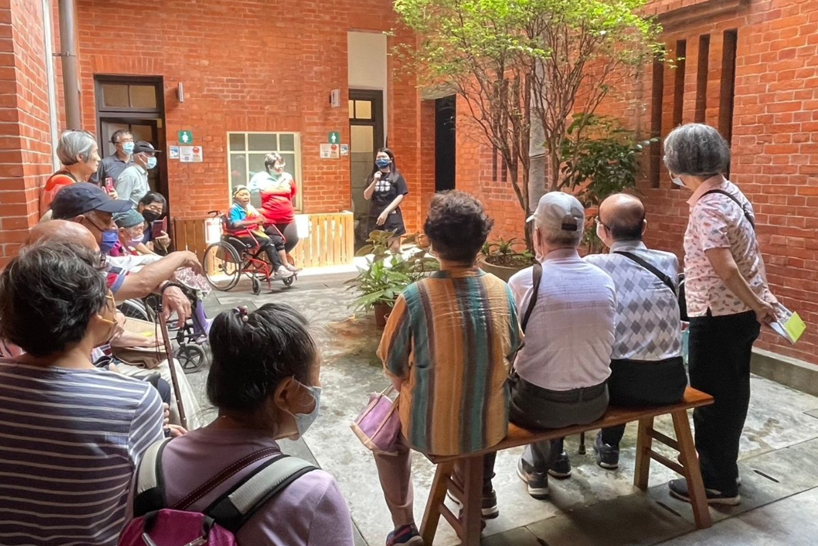 不吃藥也行！「社會處方箋」靠逛博物館、聽音樂會改善失智