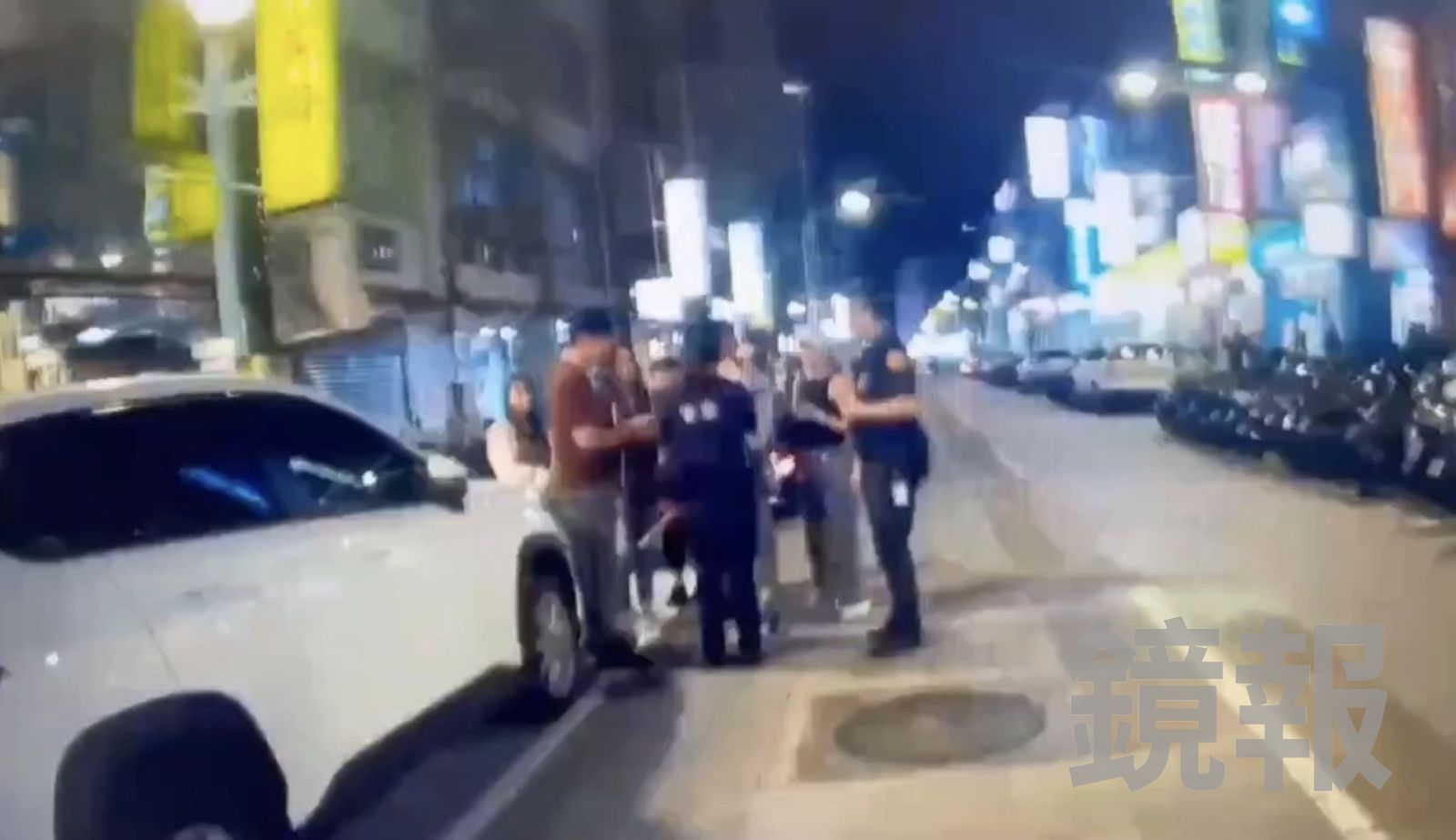 男寧夏夜市紅線臨停遭馬國觀光客拍照　誤認被檢舉怒下車開打