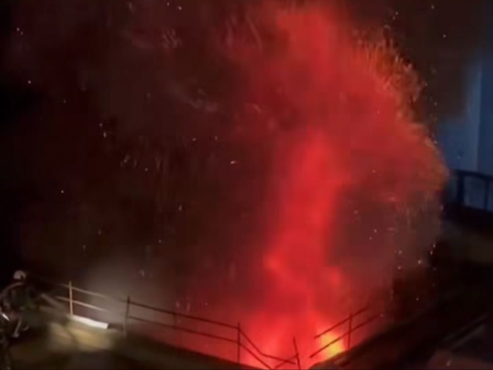 北市民生社區工地火警驚現「巨大火柱」　地下3樓烈焰往上噴發如爆炸