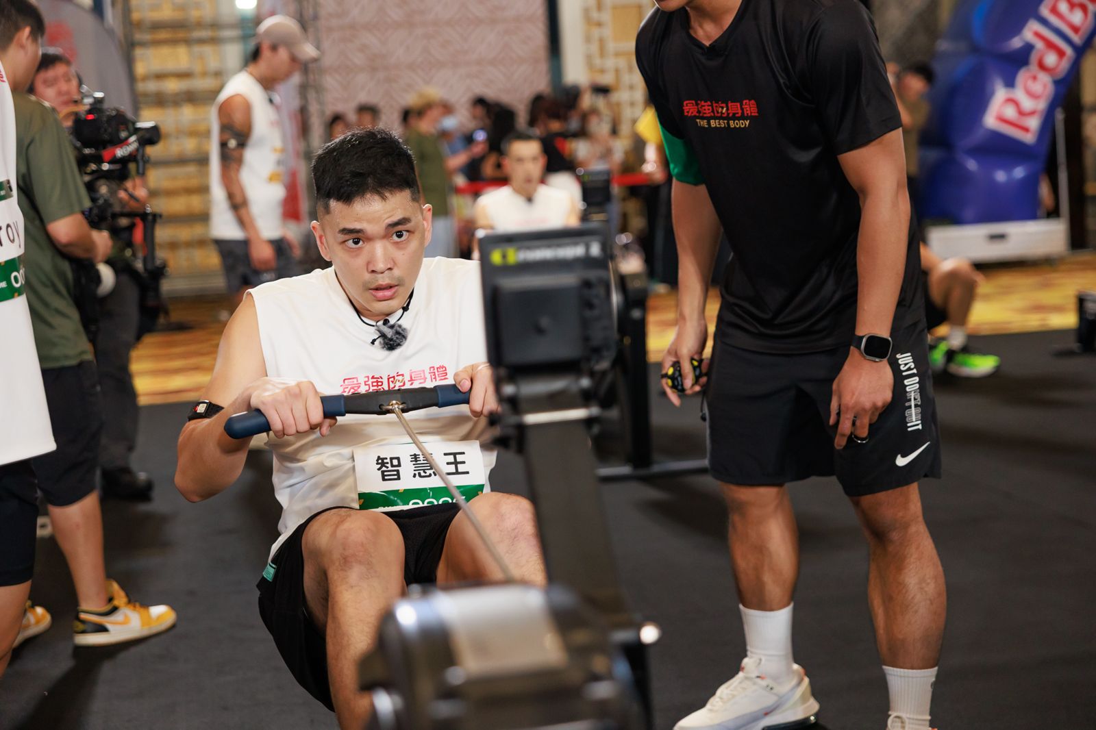 擁有10萬追蹤的「沒有營養的生活智慧王」與健身網紅「Troy」組隊參賽。好看娛樂