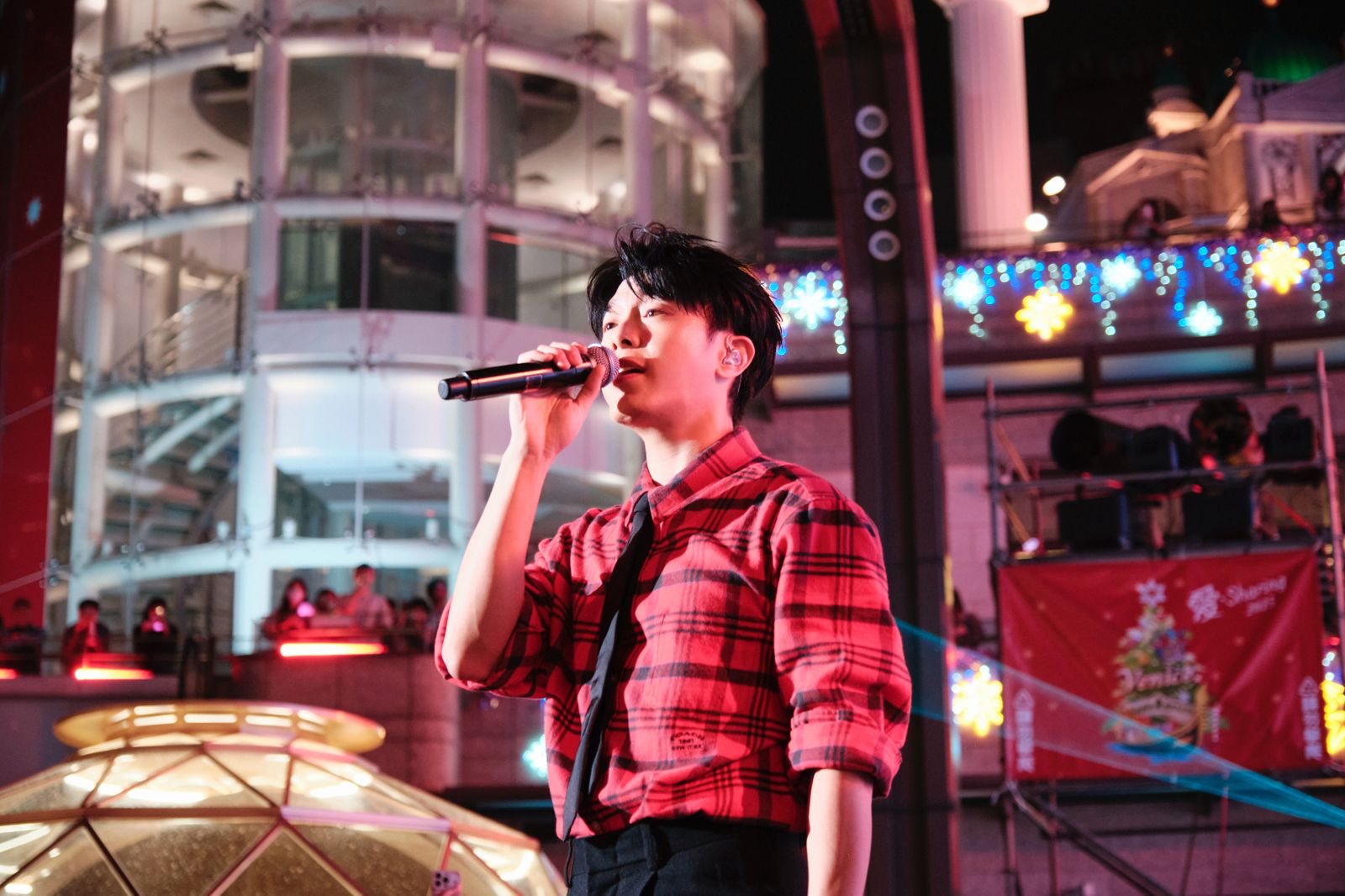 韋禮安14日參與「愛‧Sharing」點燈活動。寬寬整合提供