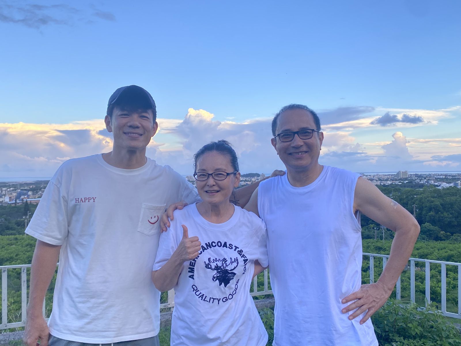 陳志強（左起）、王淑娟、艾偉在台東拍戲遇到非科學解釋的事件。大愛電視提供