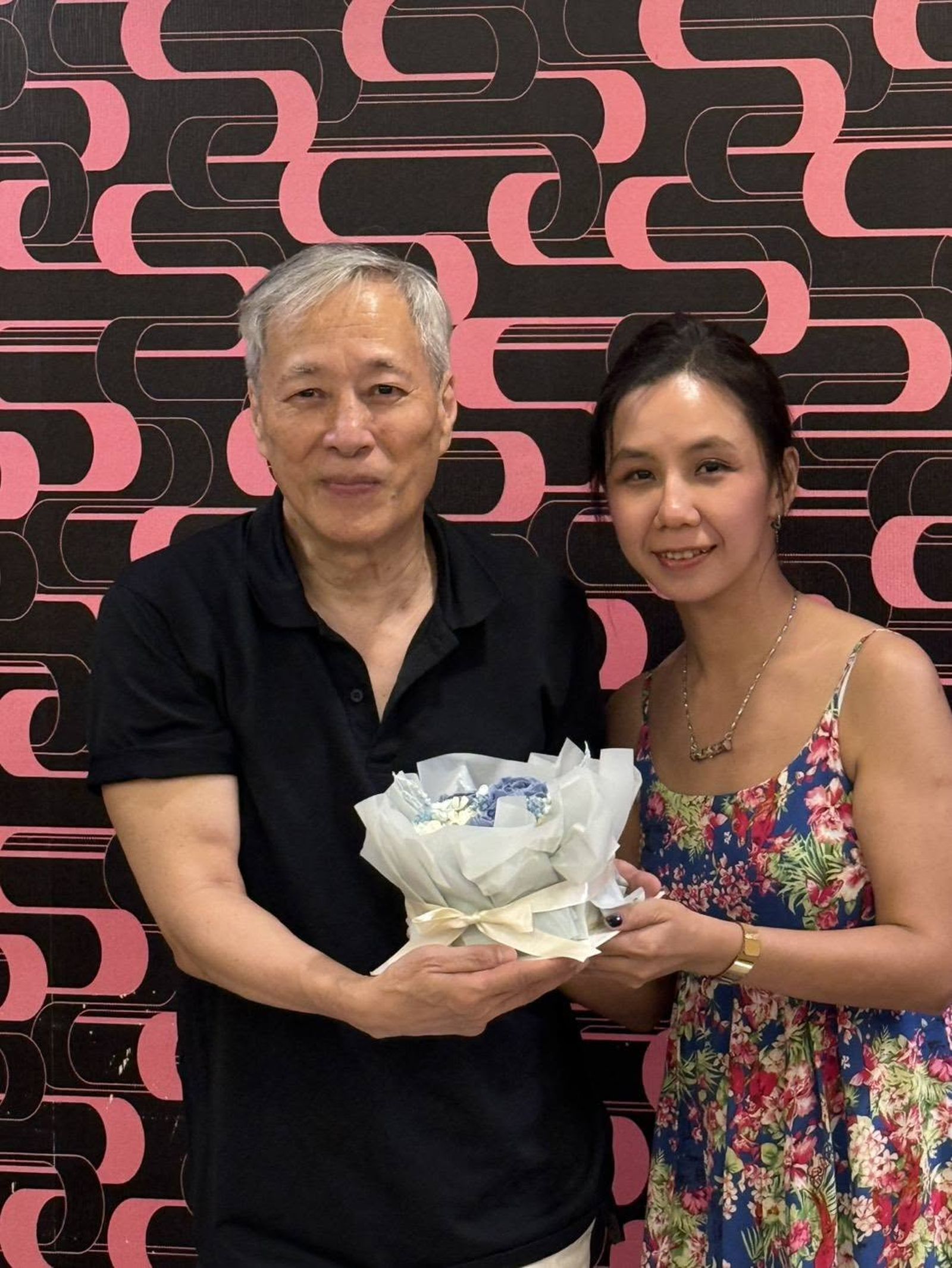 姜厚任(左)與小24歲女友童芯交往一年半。翻攝姜厚任臉書