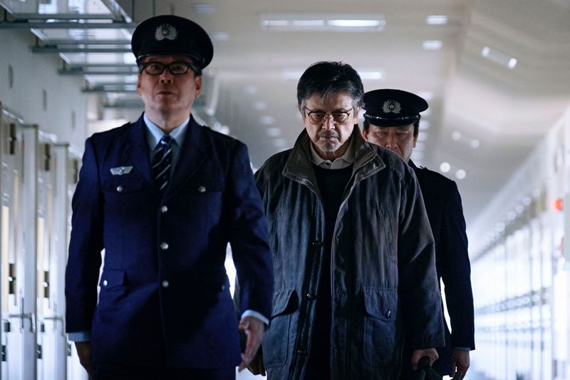 東野圭吾160萬冊神作改編！松村北斗攜今田美櫻翻案　《天鵝與蝙蝠》揭人性真相