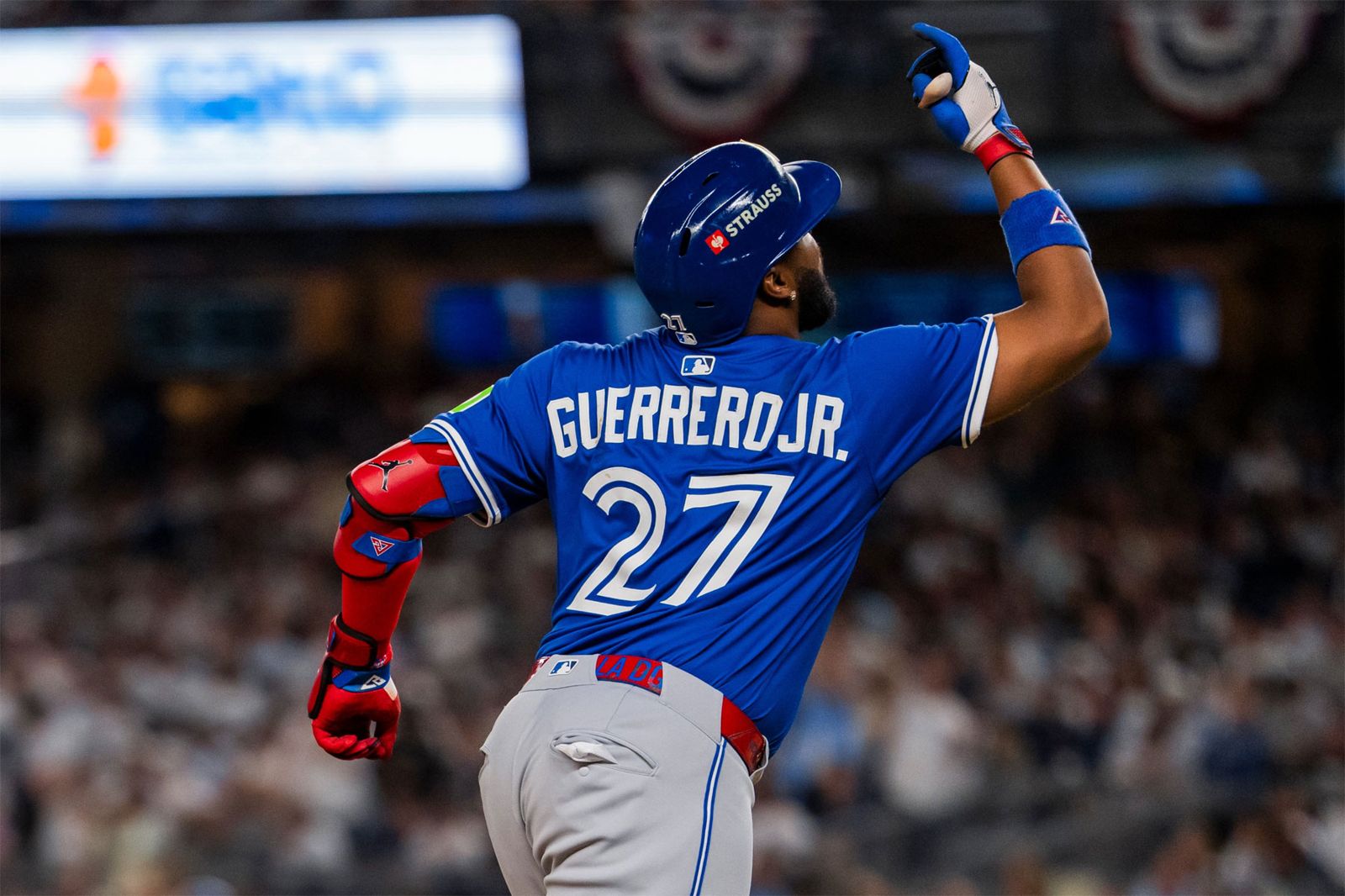 開局背靠背開轟、菜鳥Yesavage好投宰制道奇　藍鳥終結32年冠軍荒只差一勝