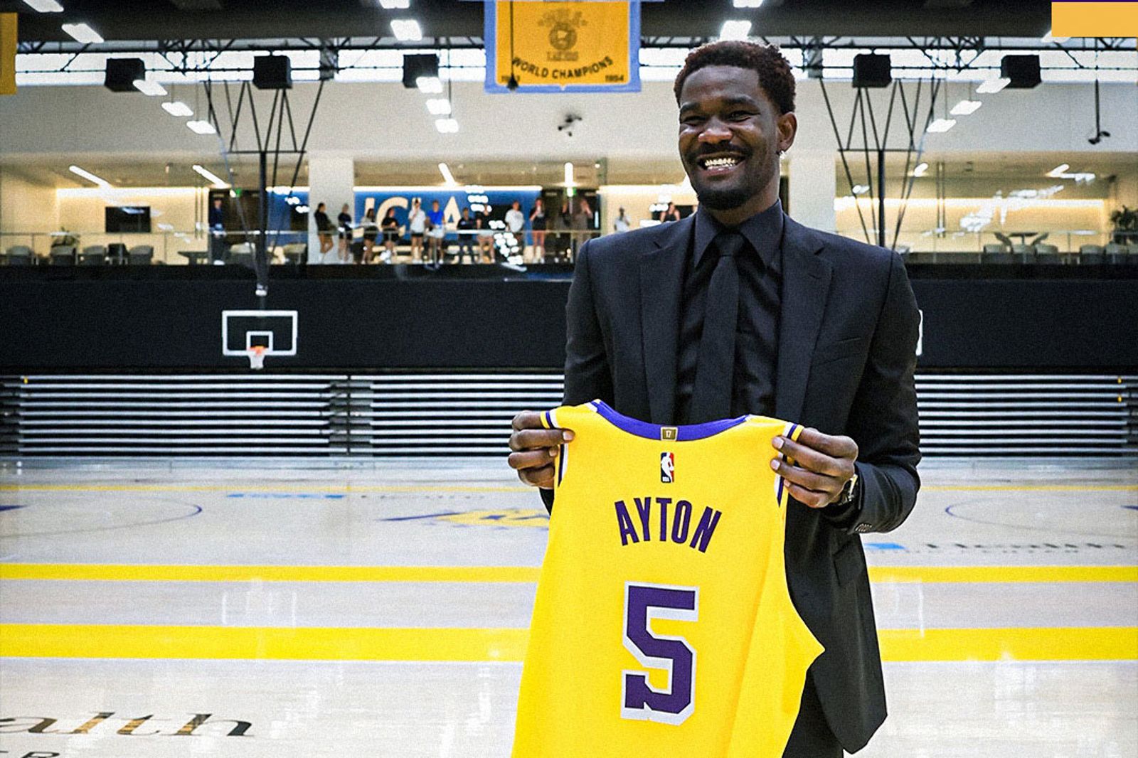 NBA／Ayton加盟湖人記者會　迫不及待與「超級精壯」的Doncic聯手