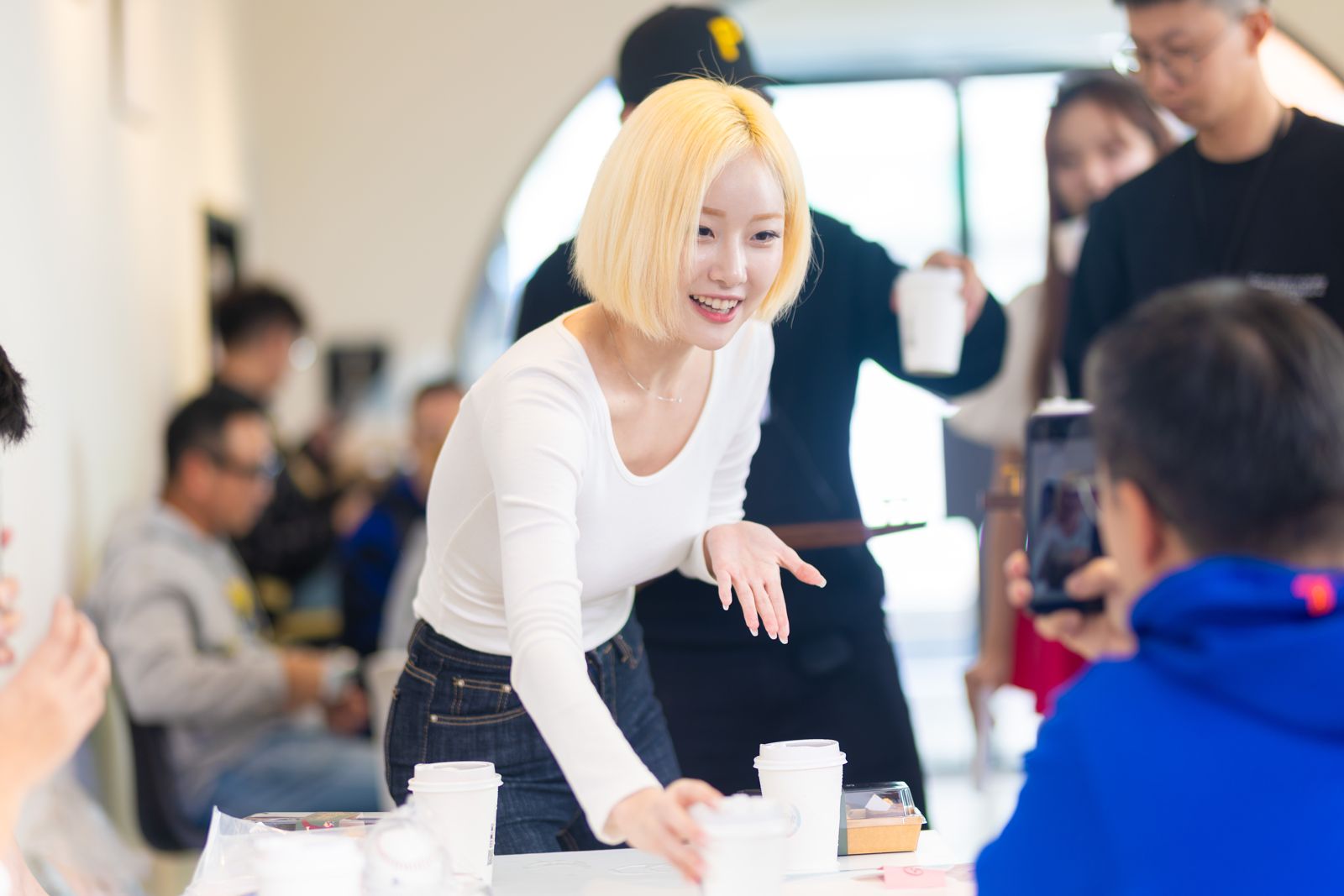 徐賢淑與粉絲互動。CHEER UP提供