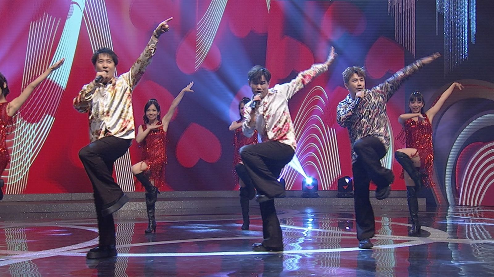 沈建豪(左起)、吳俊宏、彭正合唱〈Only You〉。中視提供