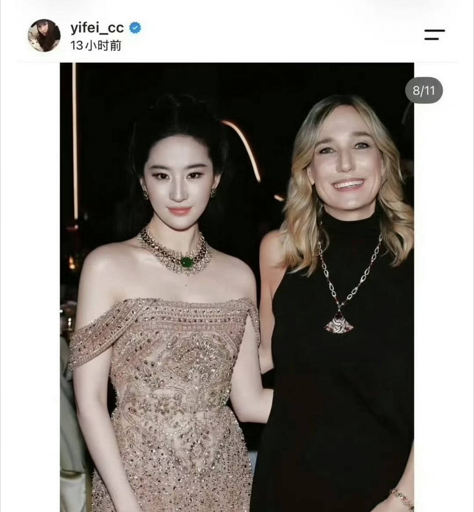 劉亦菲(左)PO的照片只留自己與品牌CEO。圖/翻攝自微博