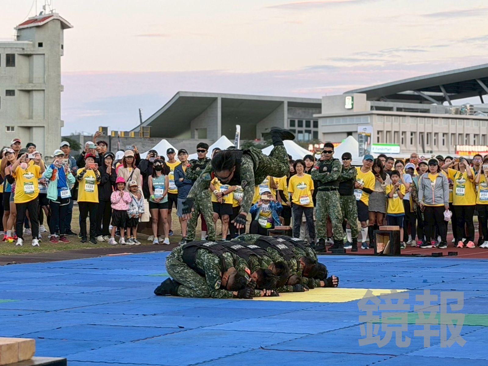 雲臺戰技隊展現各種精湛的戰技表演,讓選手看得驚呼連連。