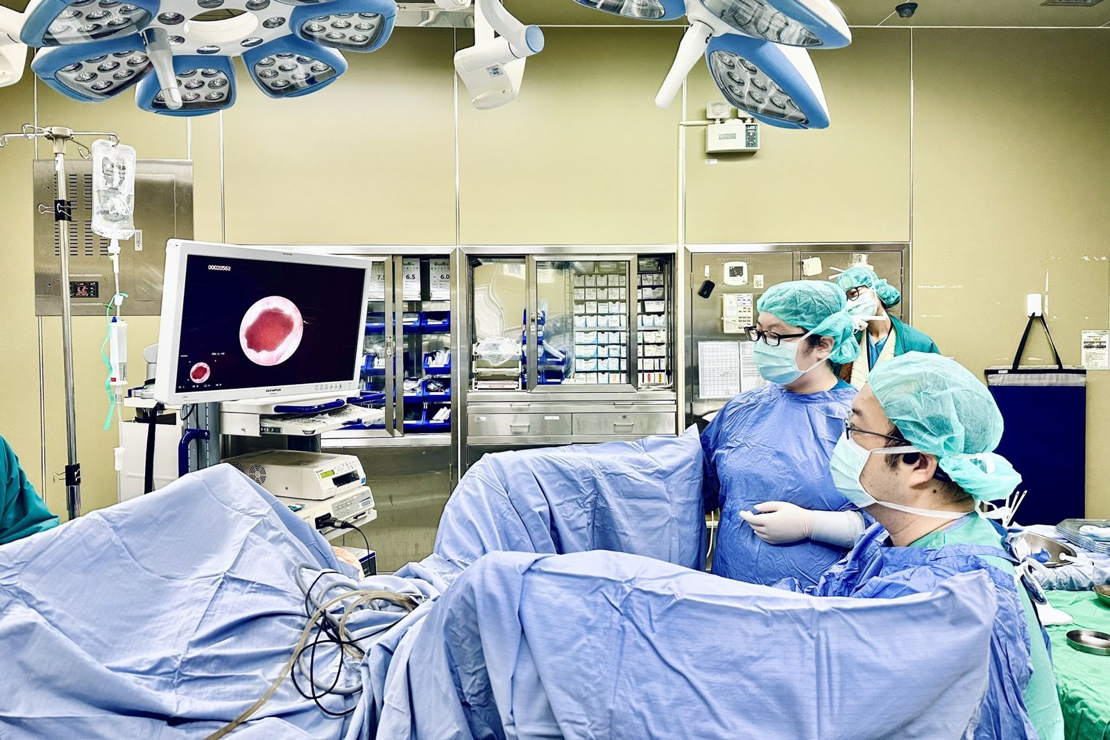 夜間頻尿、排尿無力好困擾!10分鐘攝護腺微創手術、當天返家恢復快