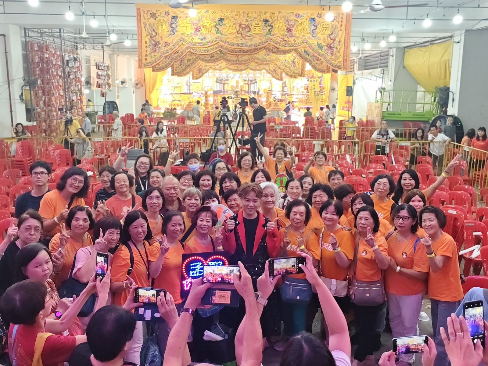 陳孟賢新加坡開唱 近百位台灣歌迷愛相隨 。全球巨星有限公司提供