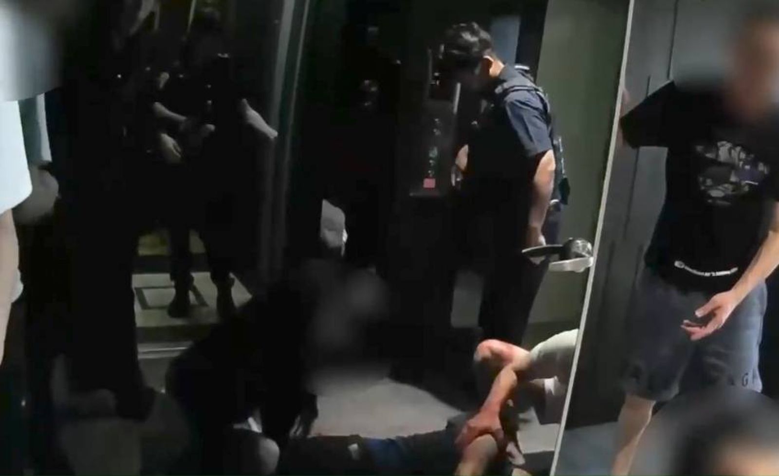 高雄驚傳殺人案！5男1女酒後衝突1男遭折疊刀刺死　行兇男混戰中也斷指