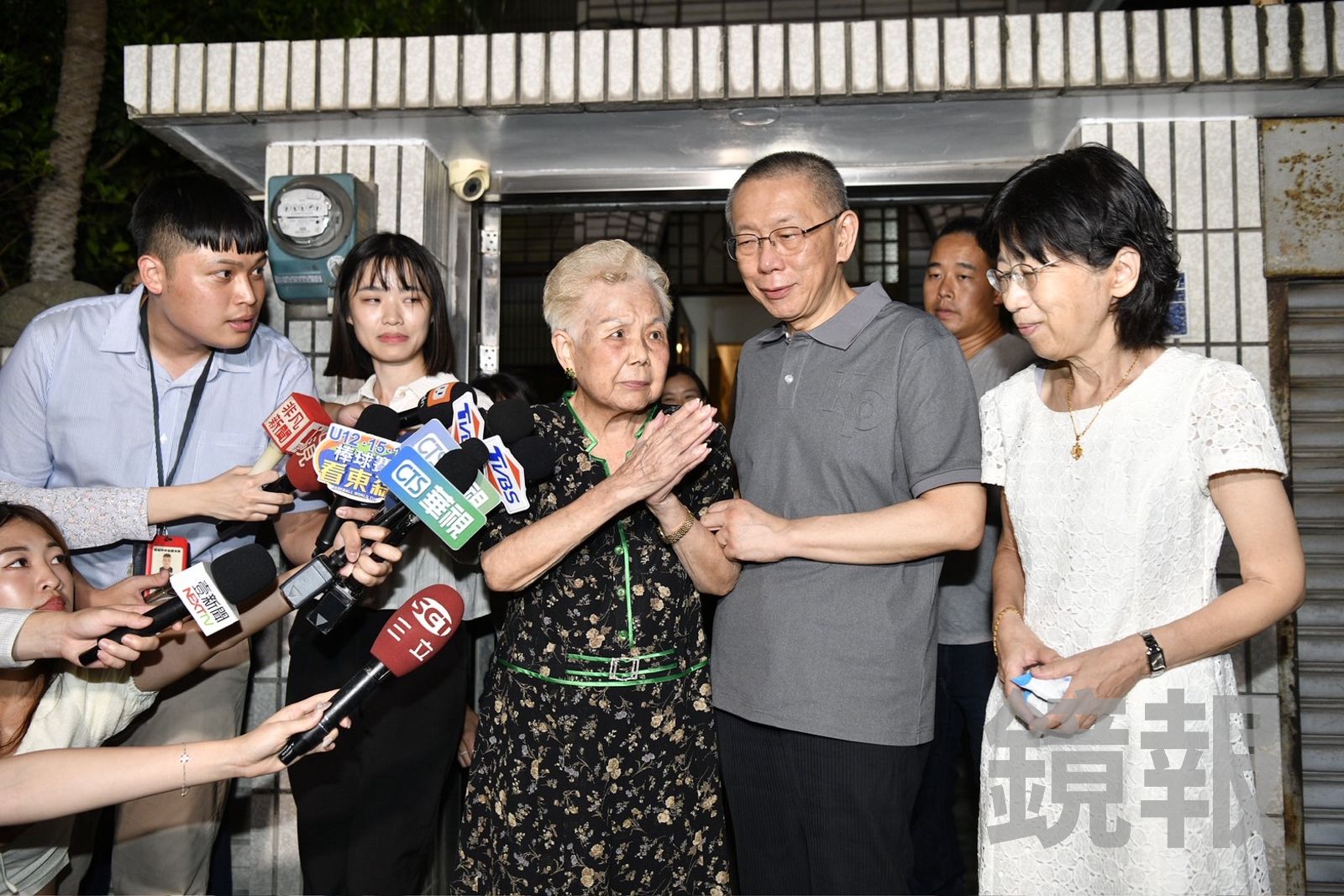 柯P出來了／柯文哲離開新竹老家返北　柯媽送行不捨說：「沒關係」