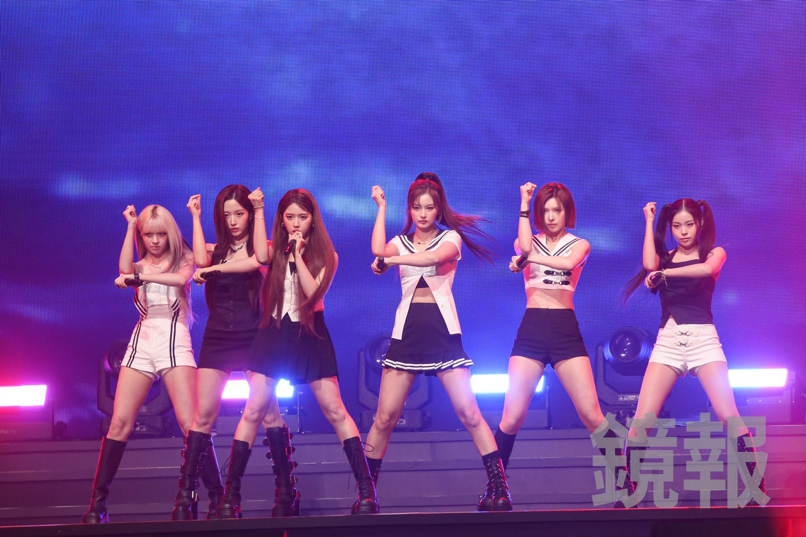 NMIXX辣穿水手服秀飛吻電暈歌迷　KiiiKiii首訪台北：好幸福