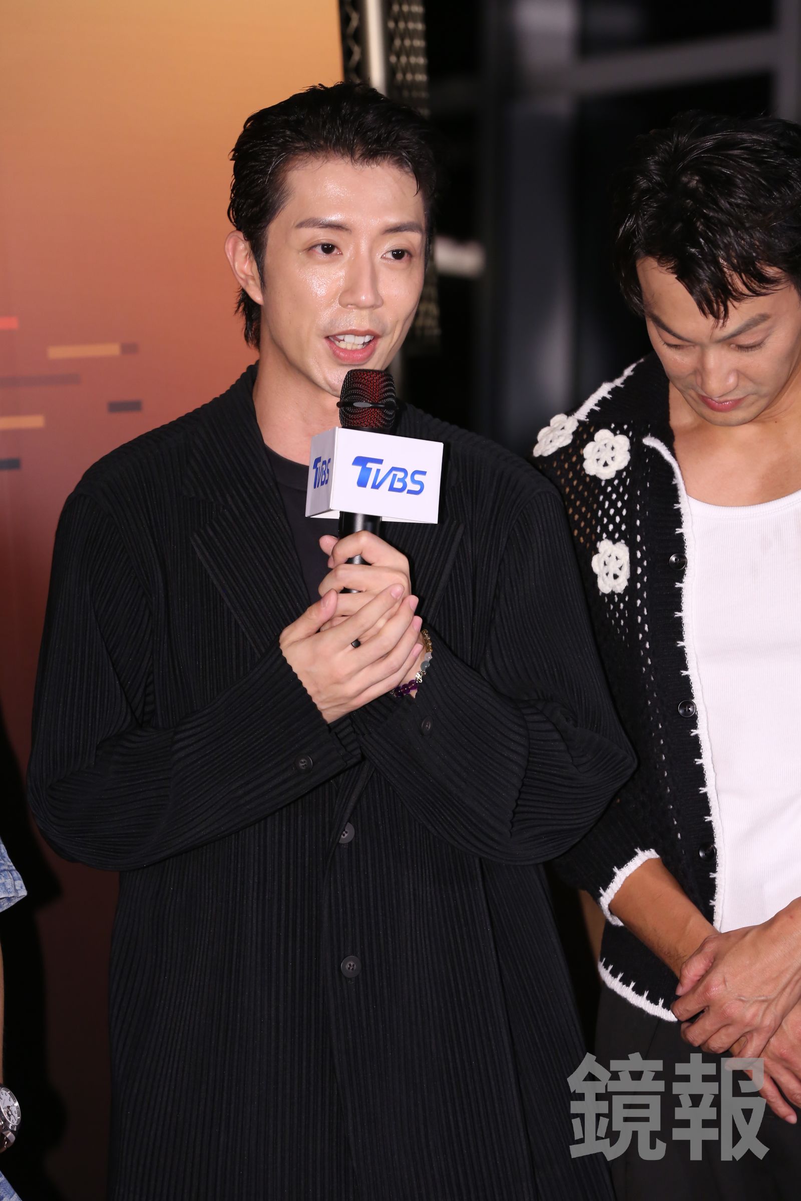 小杰當初因家族性遺傳疾病免役。右為威廉。攝影組